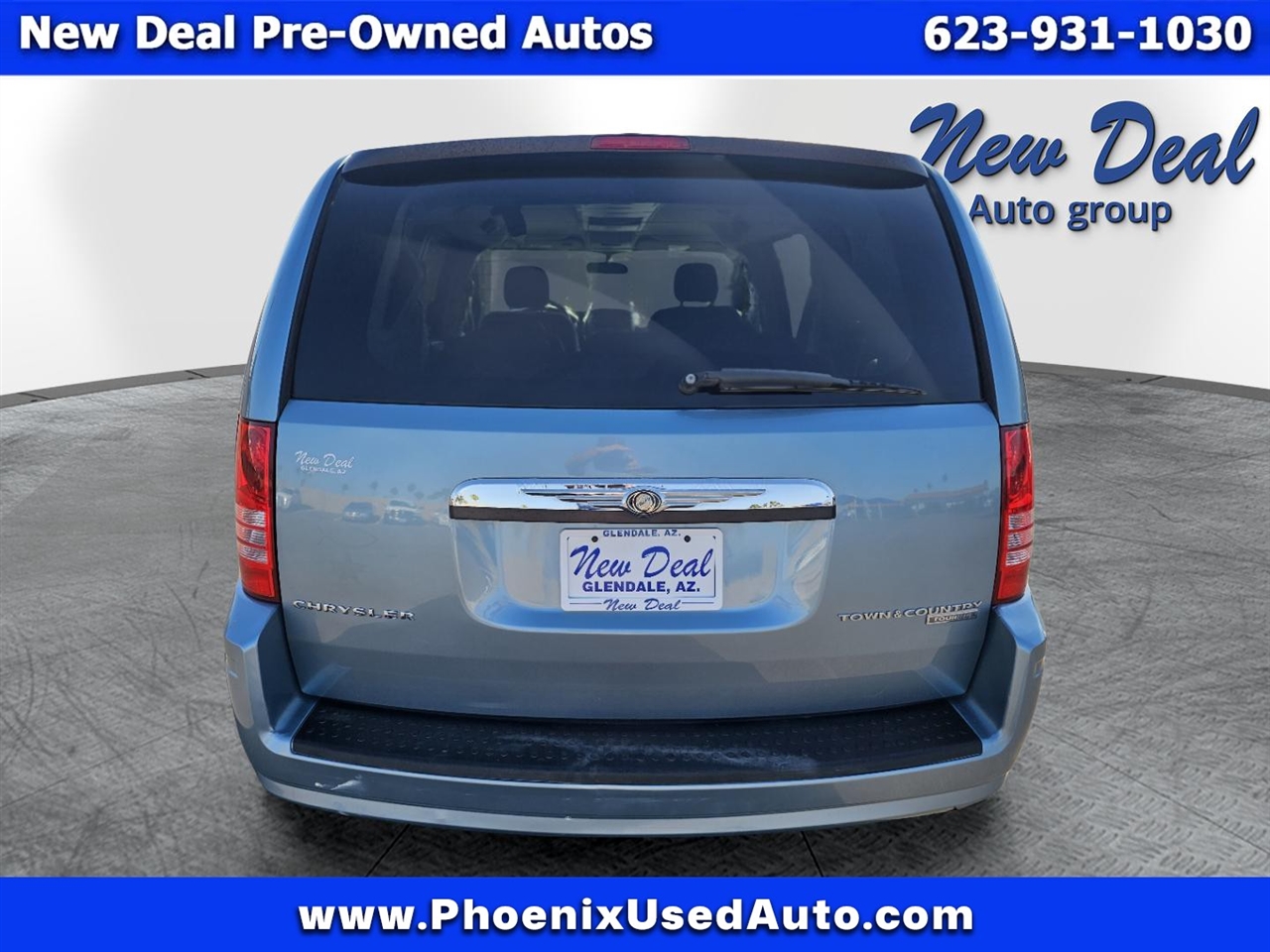 2010 Chrysler Town & Country Touring photo 4