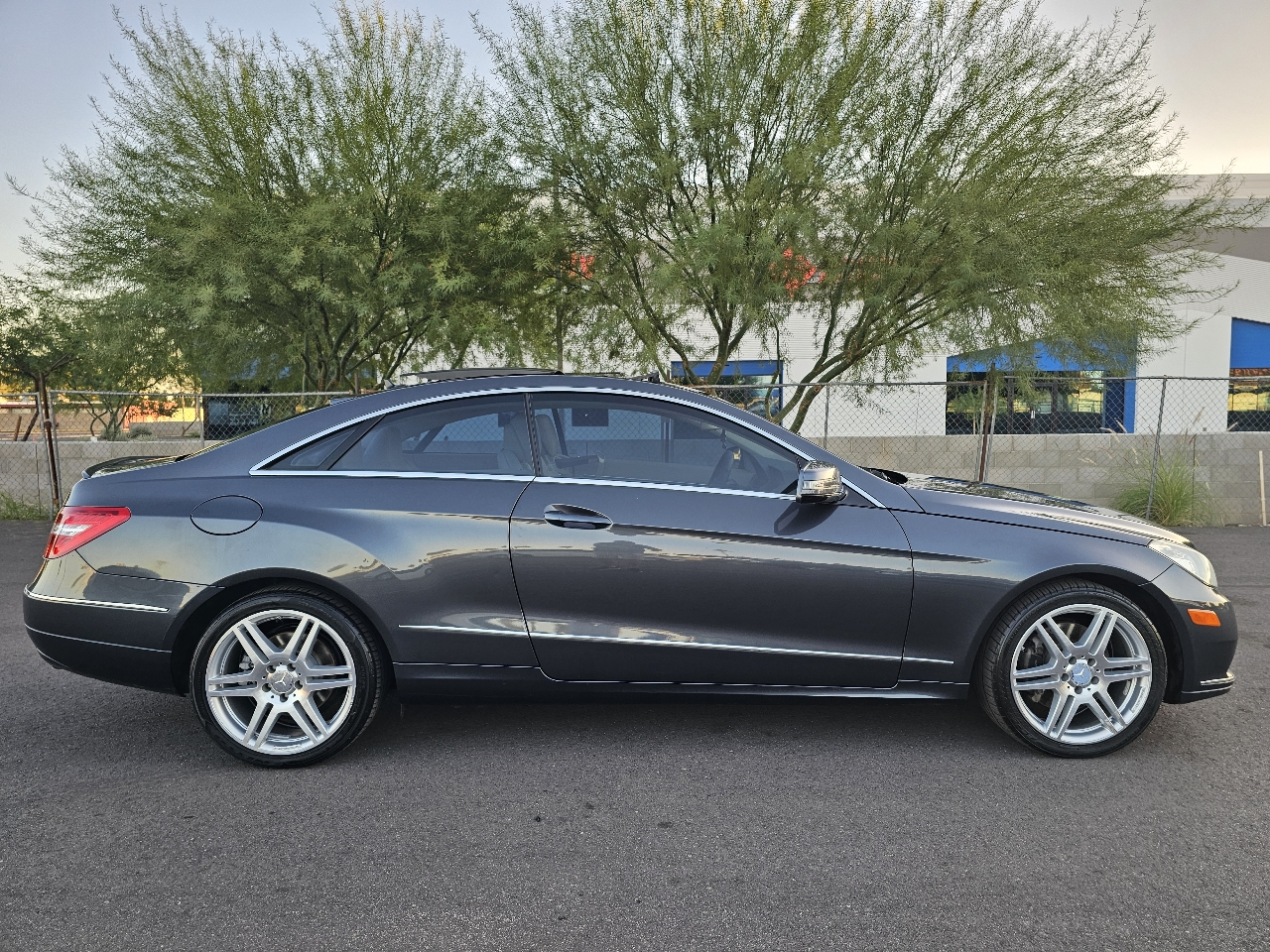 2010 Mercedes Benz E Coupe photo 2