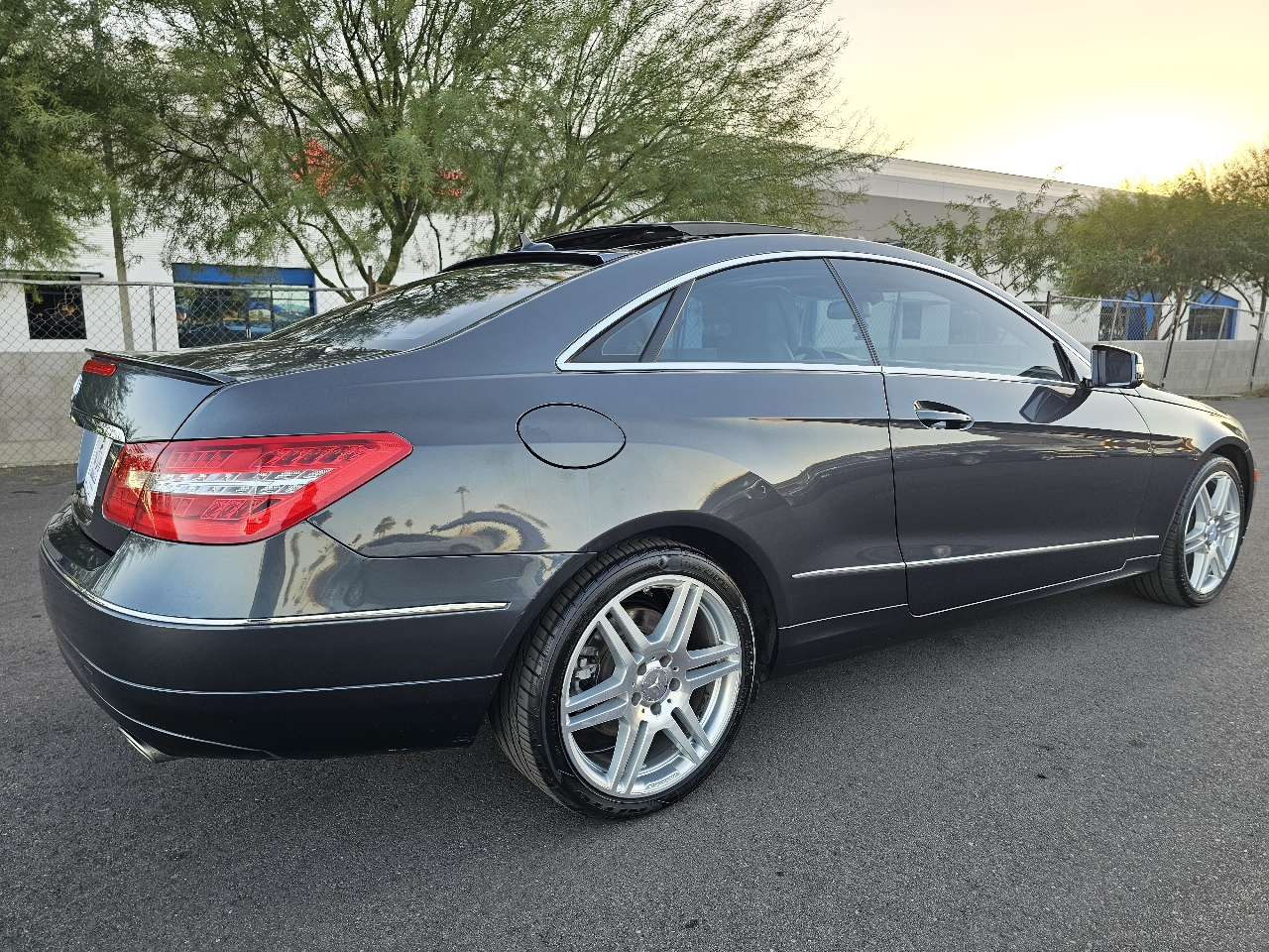 2010 Mercedes Benz E Coupe photo 3