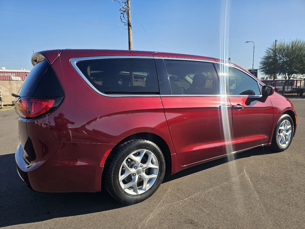 2018 Chrysler Pacifica Touring Plus photo 2