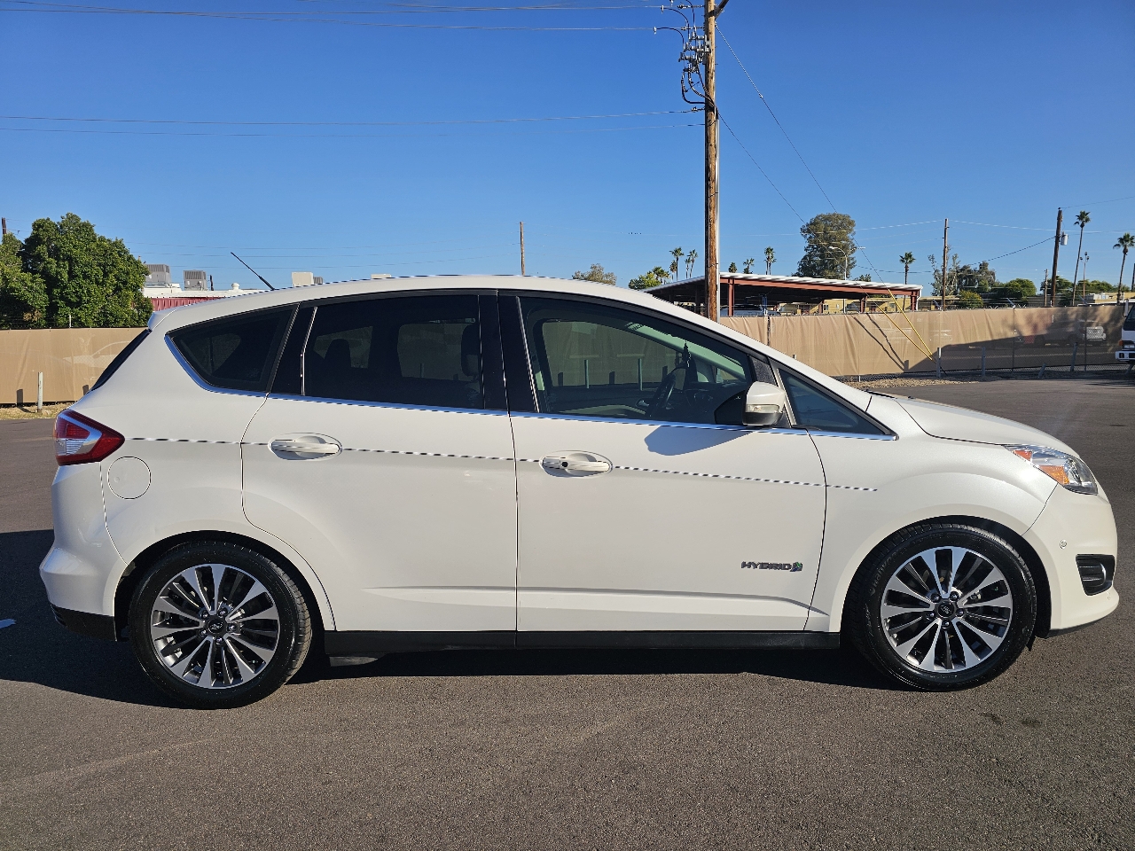 2017 Ford C-Max Hybrid Titanium photo 2