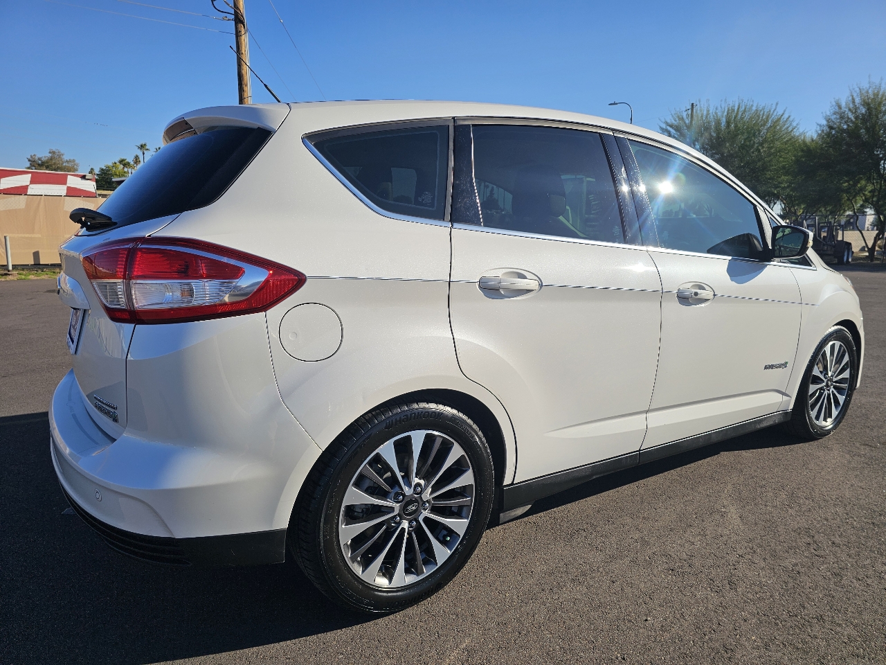2017 Ford C-Max Hybrid Titanium photo 3