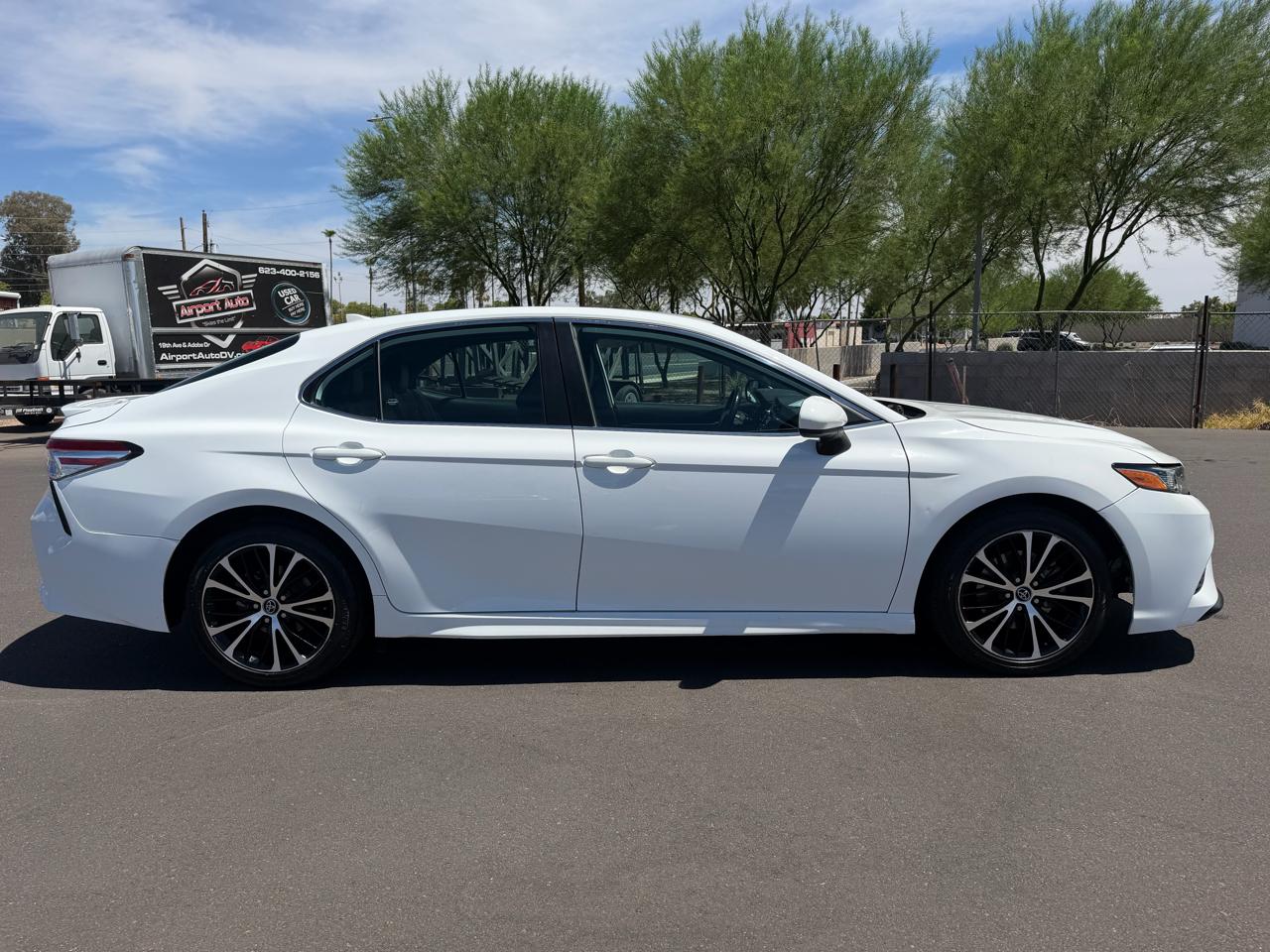 Toyota Camry SE 2020