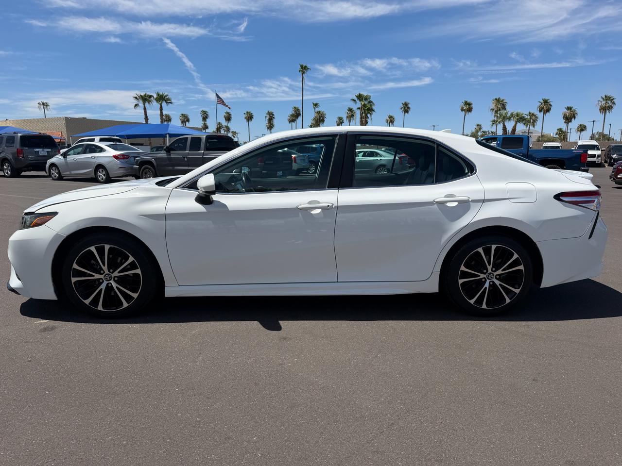 Toyota Camry SE 2020