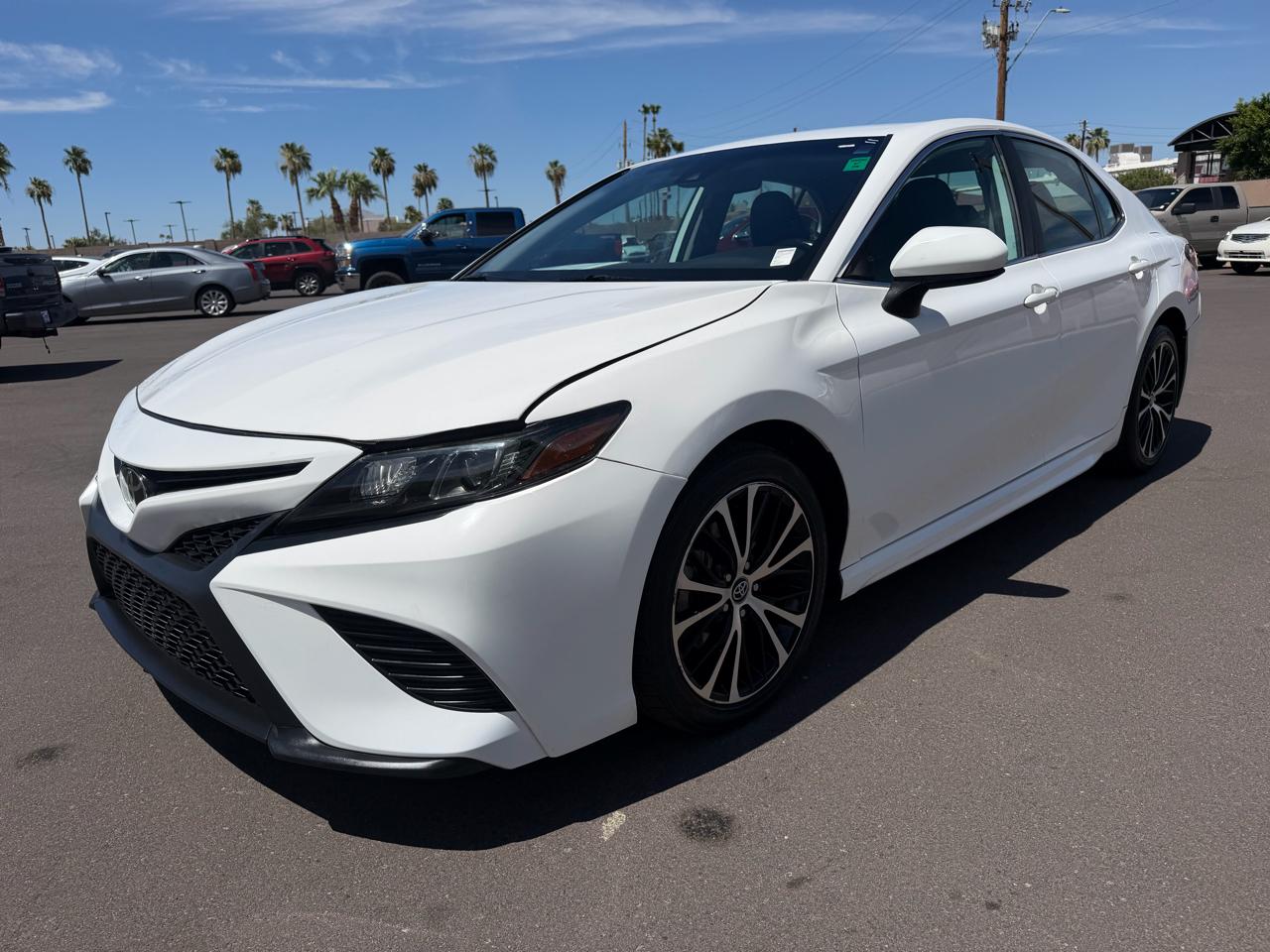 Toyota Camry SE 2020