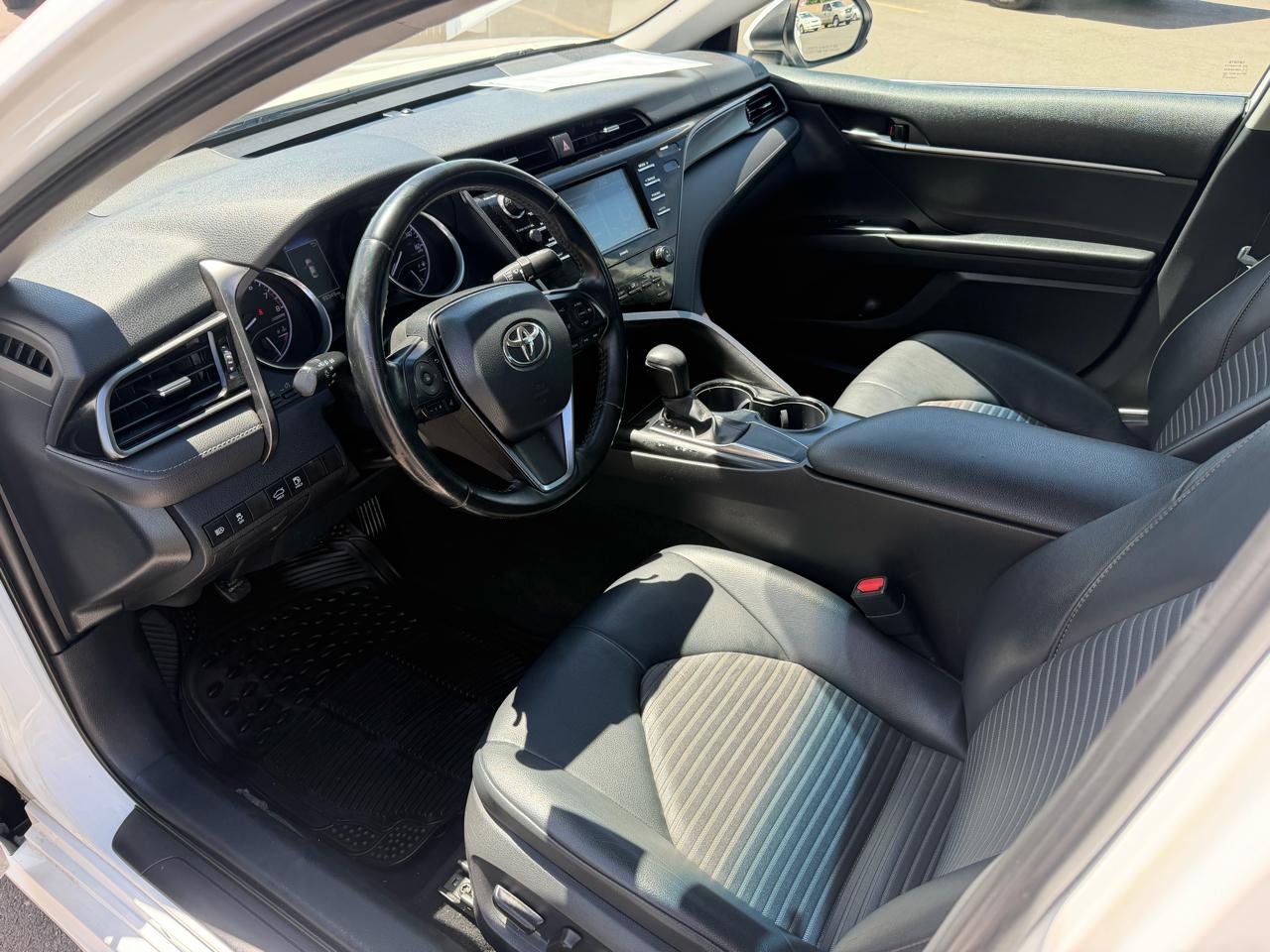 Toyota Camry SE 2020
