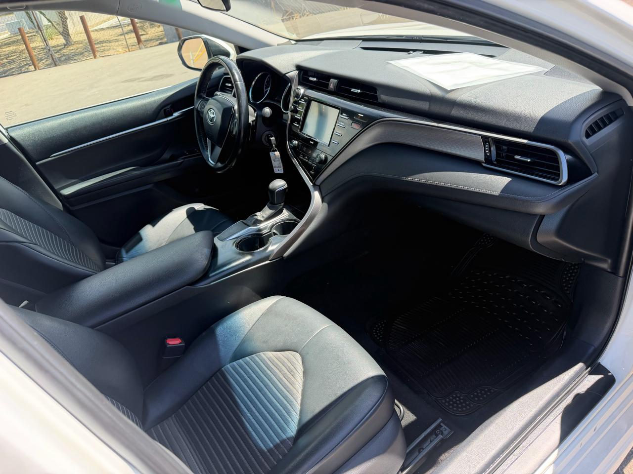Toyota Camry SE 2020