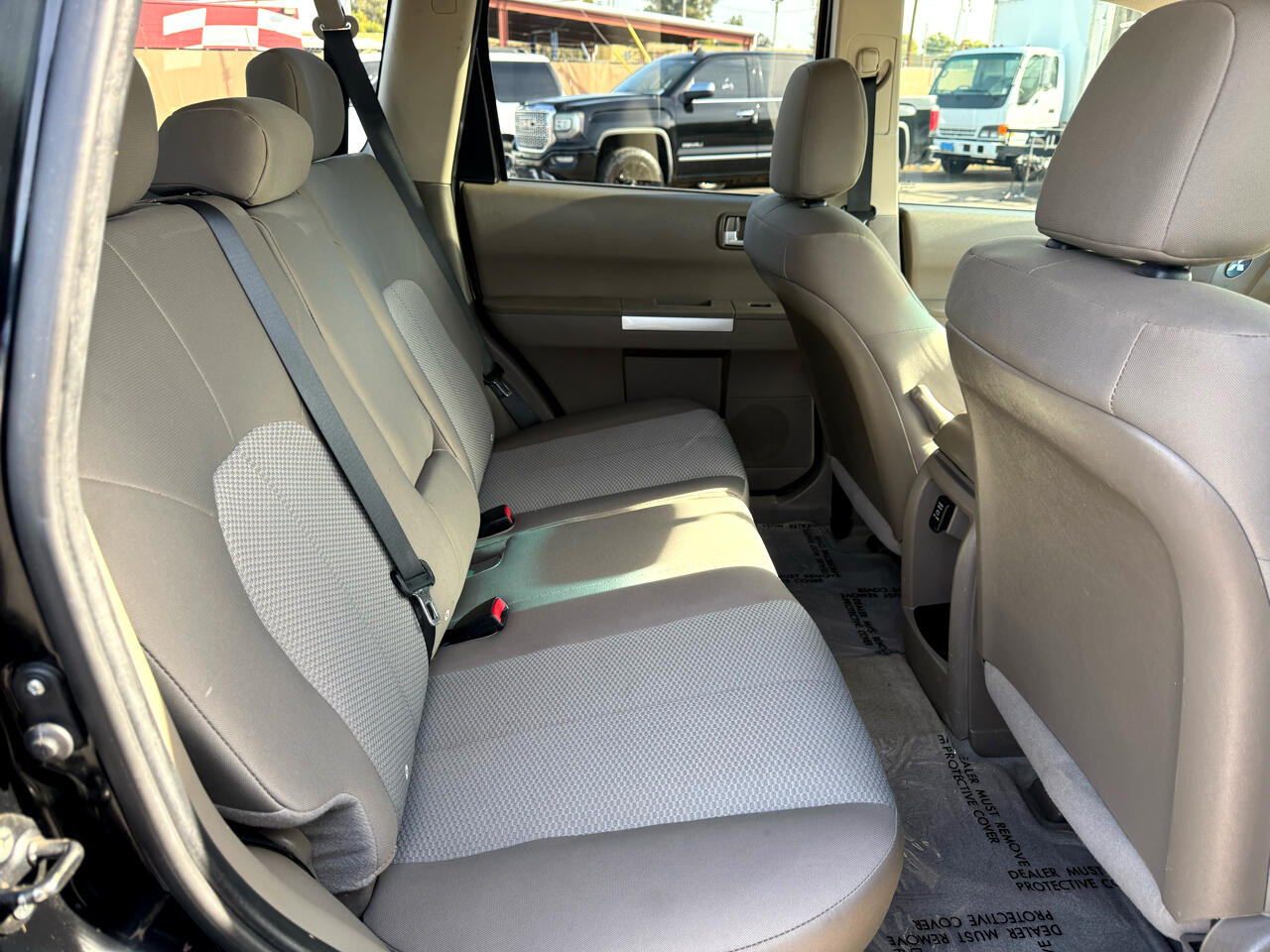 Mitsubishi Endeavor LS 2WD 2011