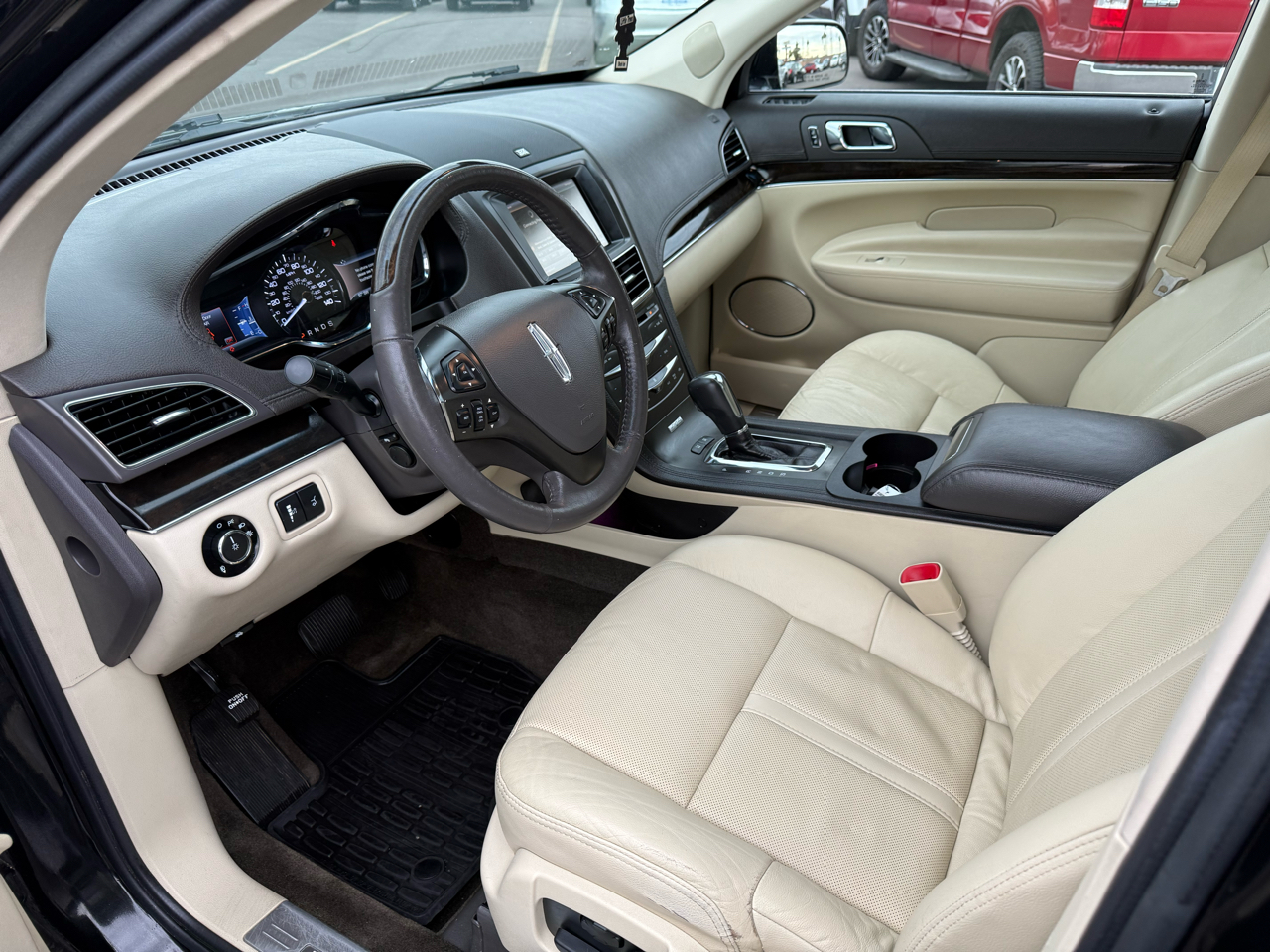 Lincoln MKT 3.5L with EcoBoost AWD 2015