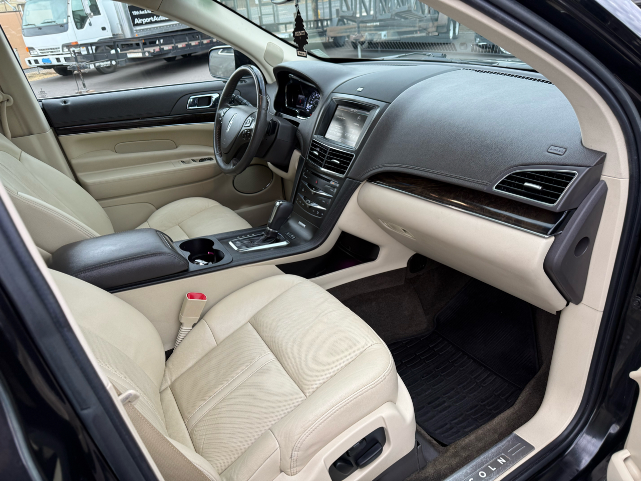 Lincoln MKT 3.5L with EcoBoost AWD 2015