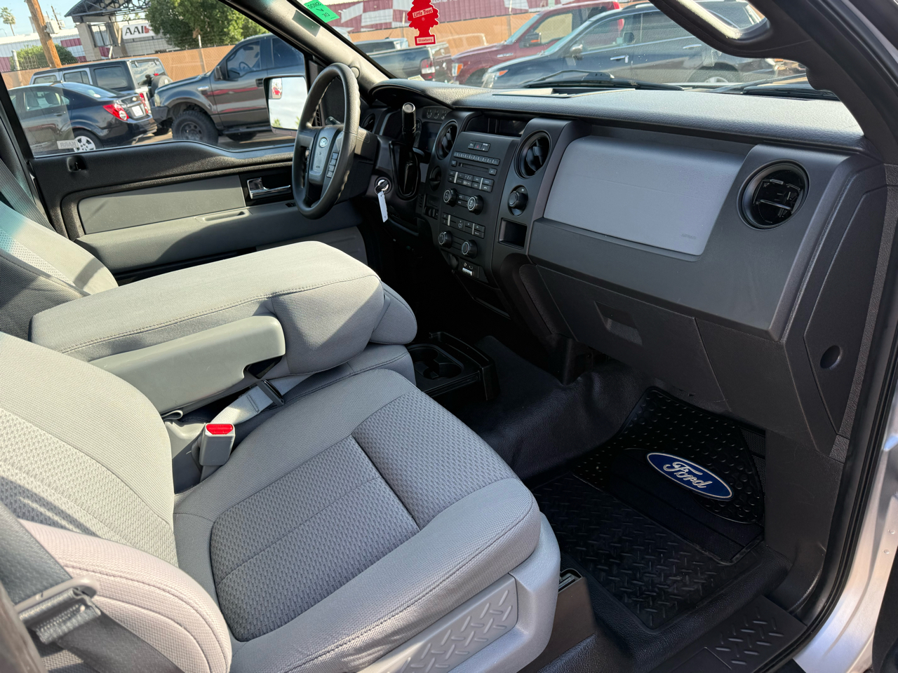 Ford F-150 2WD Reg Cab 122.5" XL 2013