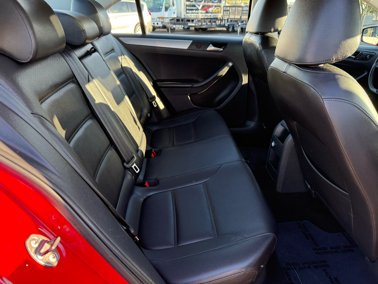 Volkswagen Jetta SE 6A 2015