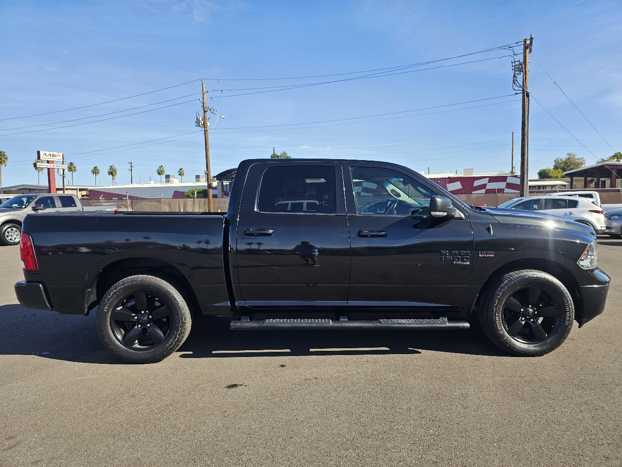 RAM 1500 Classic Tradesman Crew Cab SWB 2WD 2019