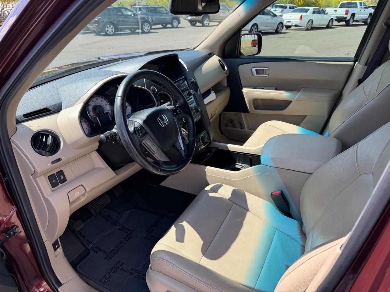 Honda Pilot Touring 2WD 5-Spd AT with DVD 2012