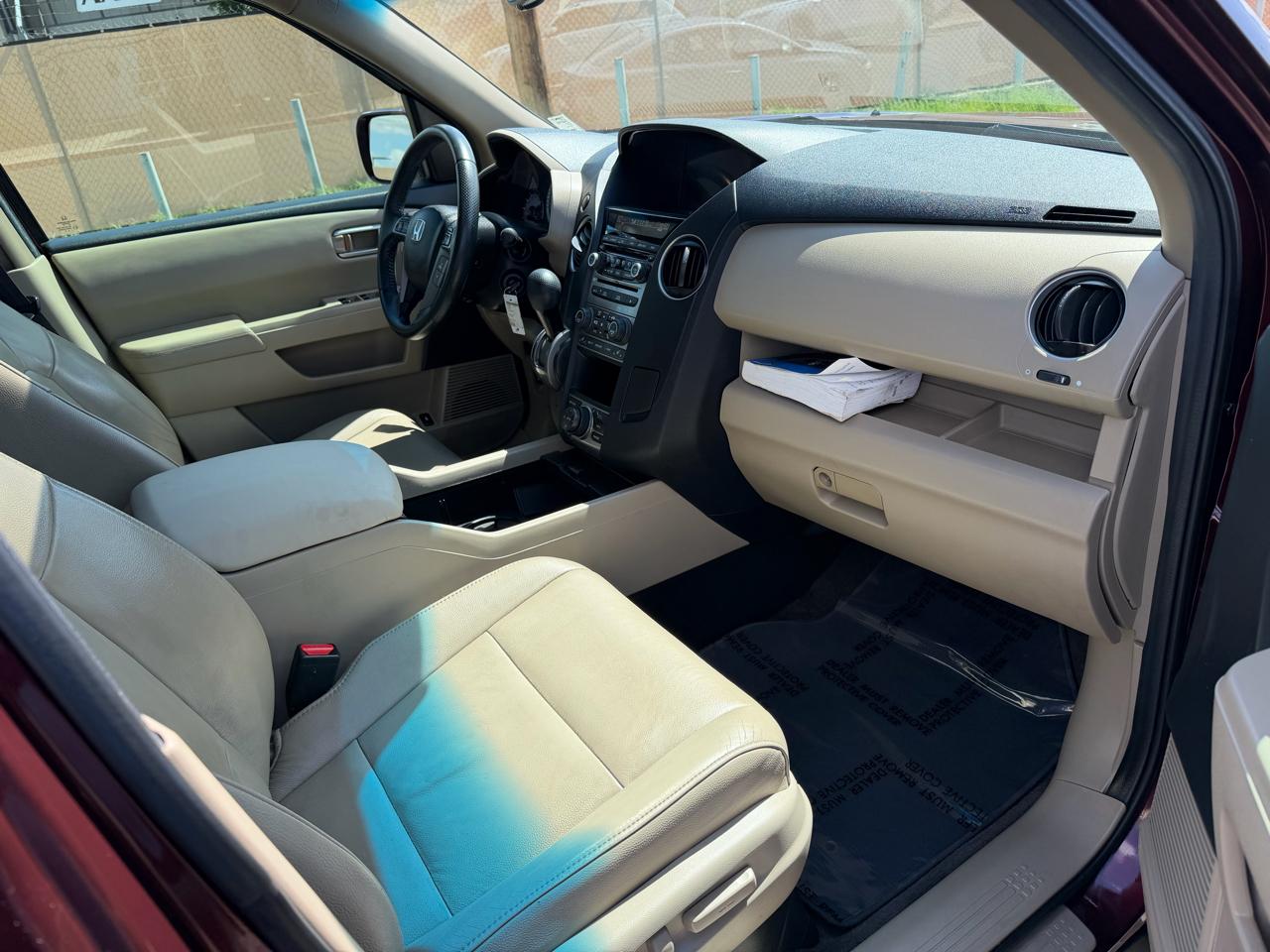 Honda Pilot Touring 2WD 5-Spd AT with DVD 2012