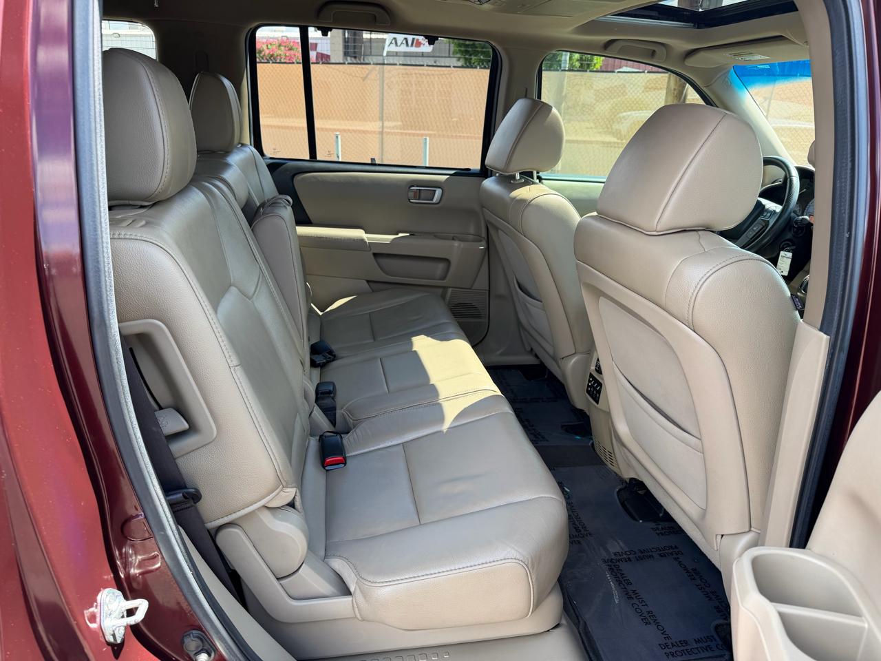 Honda Pilot Touring 2WD 5-Spd AT with DVD 2012