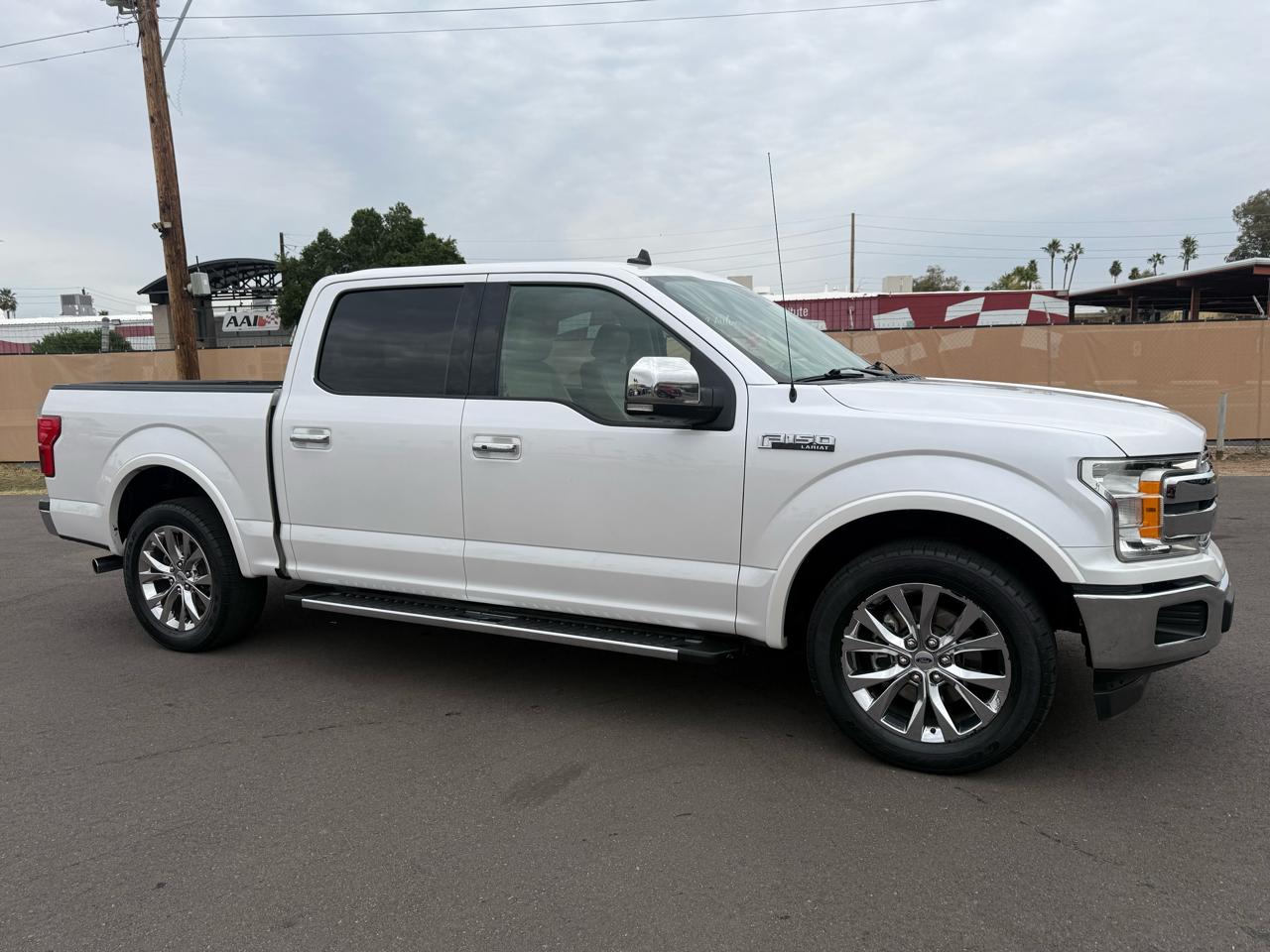 Ford F-150 2WD SuperCrew 145" Lariat 2019