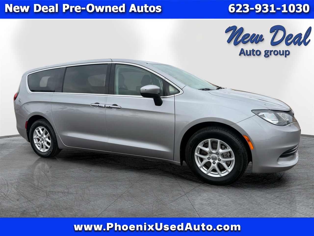 2017 Chrysler Pacifica Touring's photo