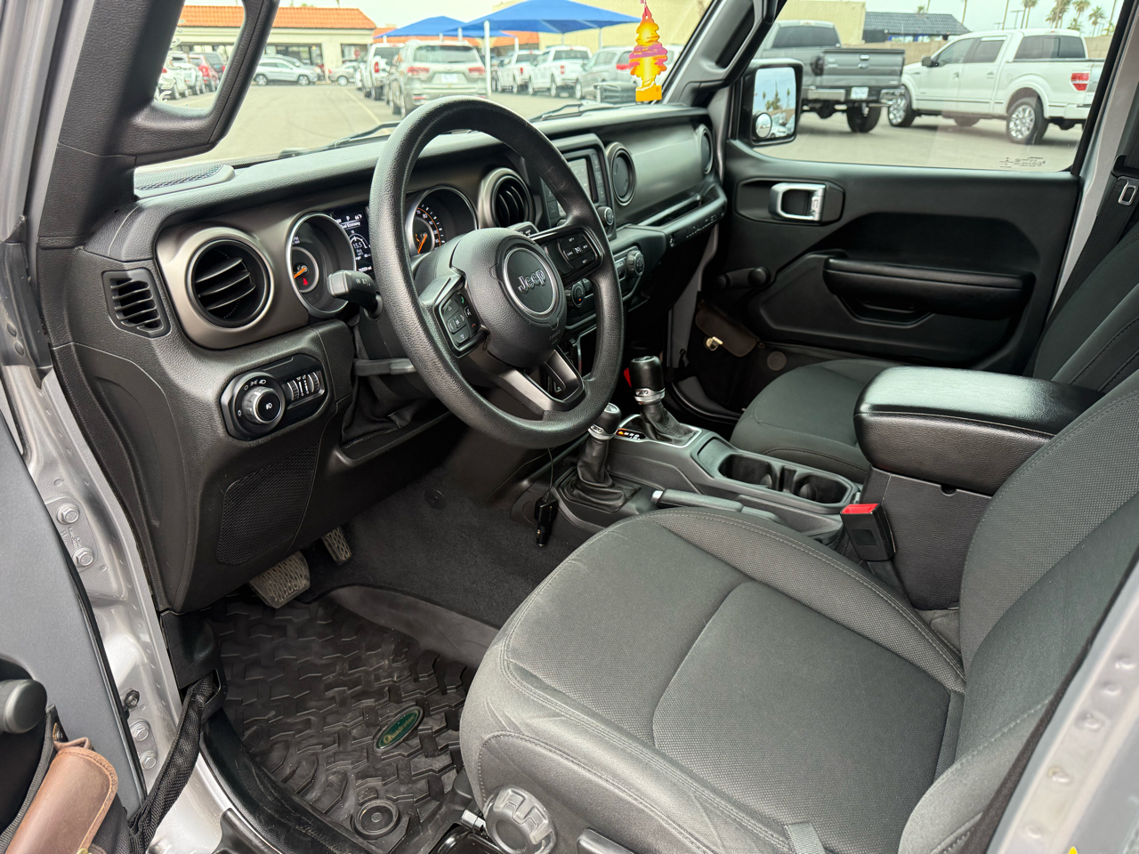 Jeep Wrangler Unlimited Sport 2018