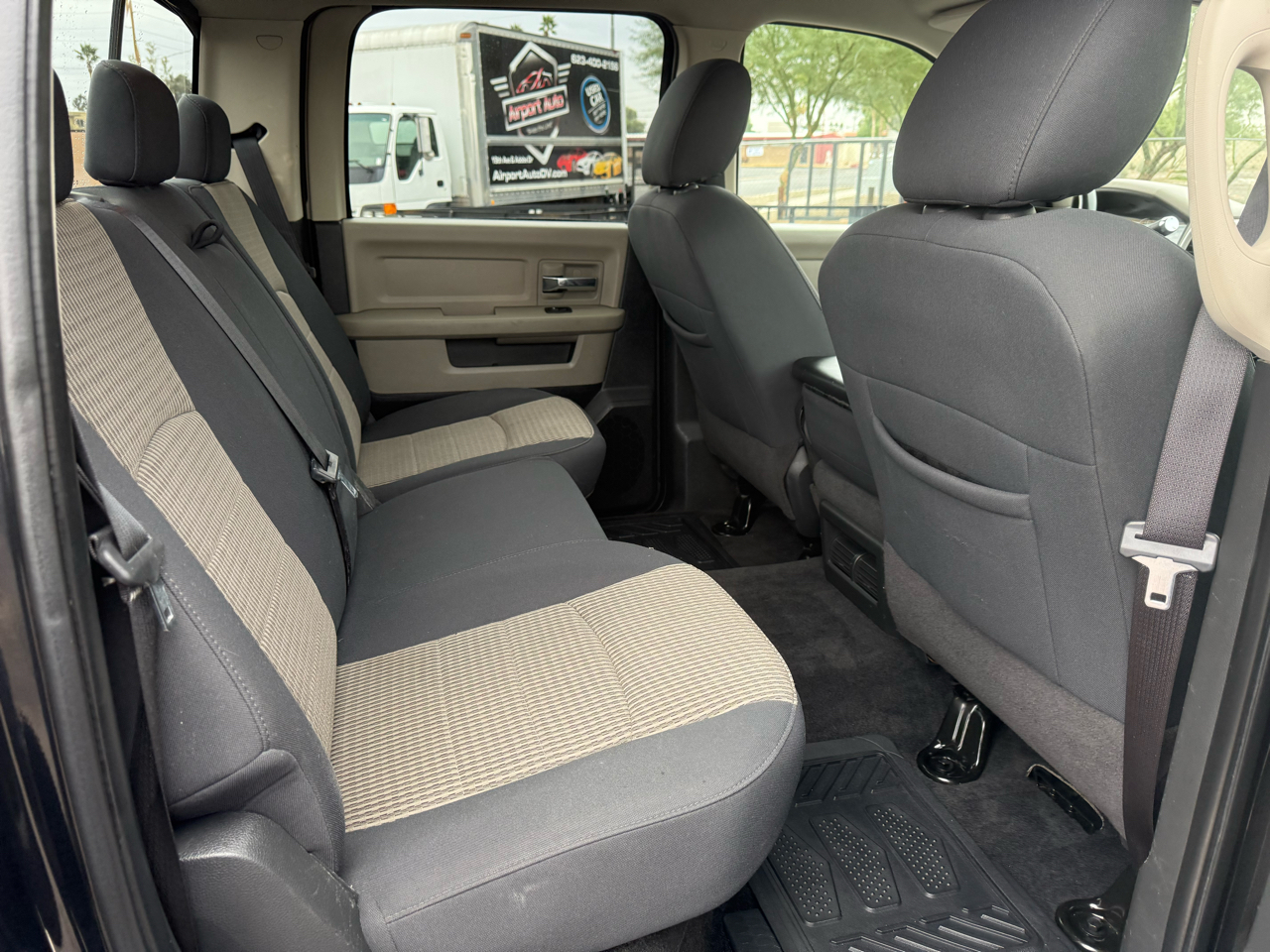 RAM 1500 2WD Crew Cab 140.5" SLT 2010