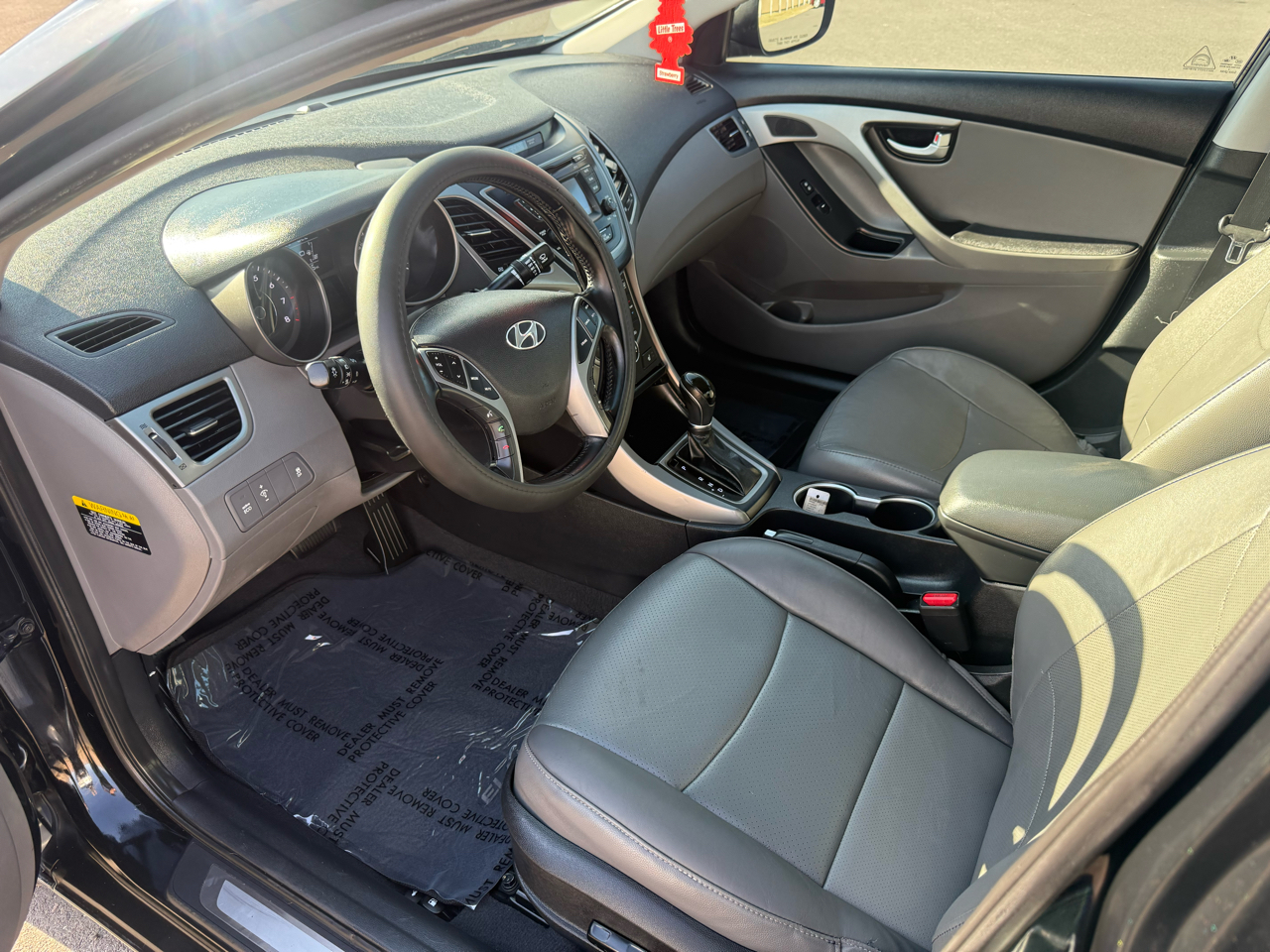 Hyundai Elantra SE 6AT 2016