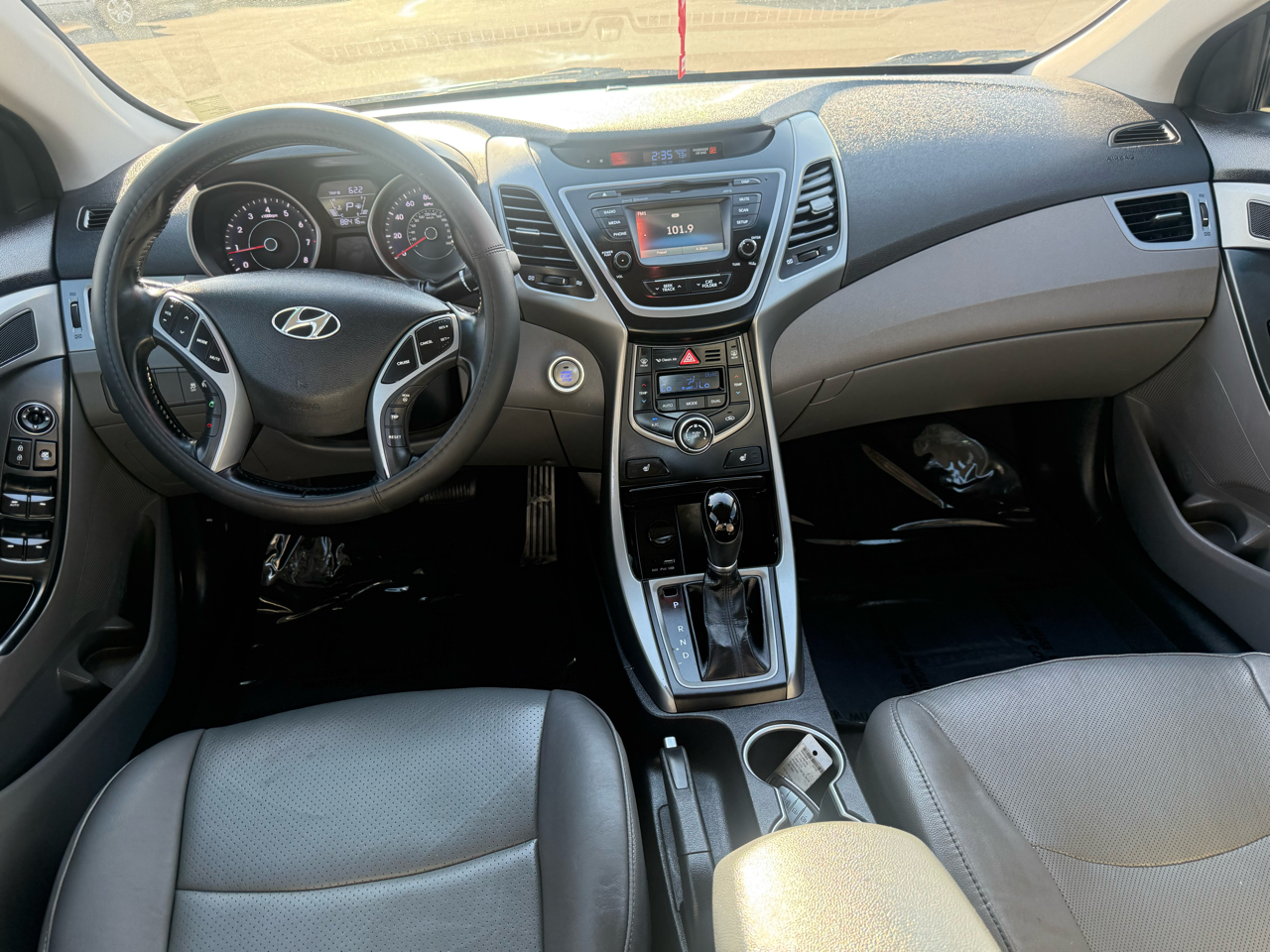 Hyundai Elantra SE 6AT 2016