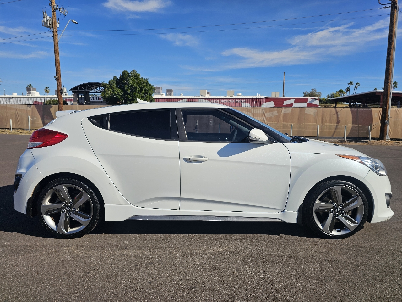 Hyundai Veloster Base 2013