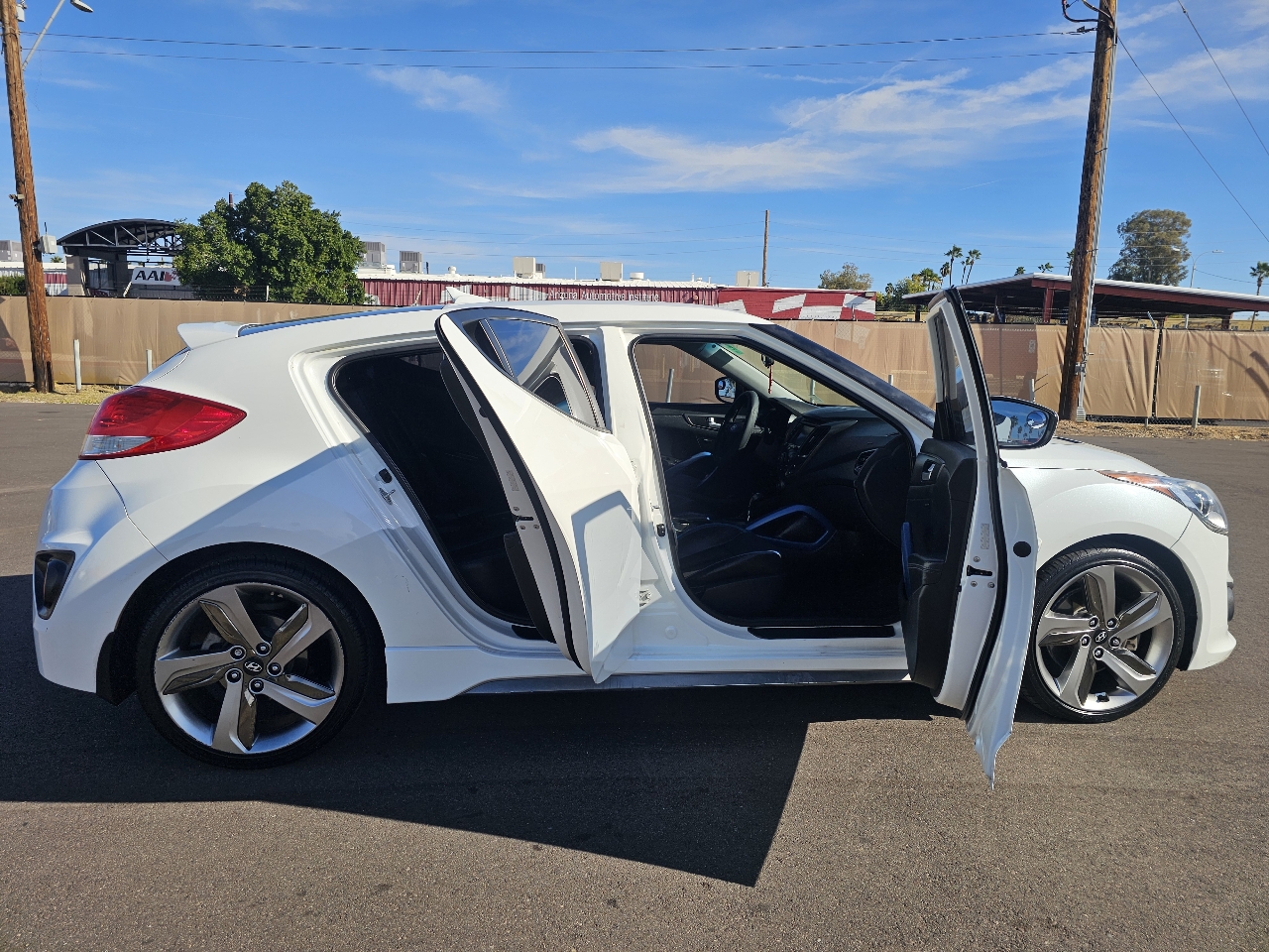 Hyundai Veloster Base 2013