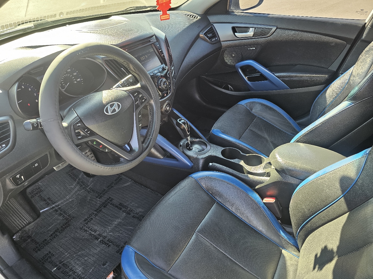 Hyundai Veloster Base 2013