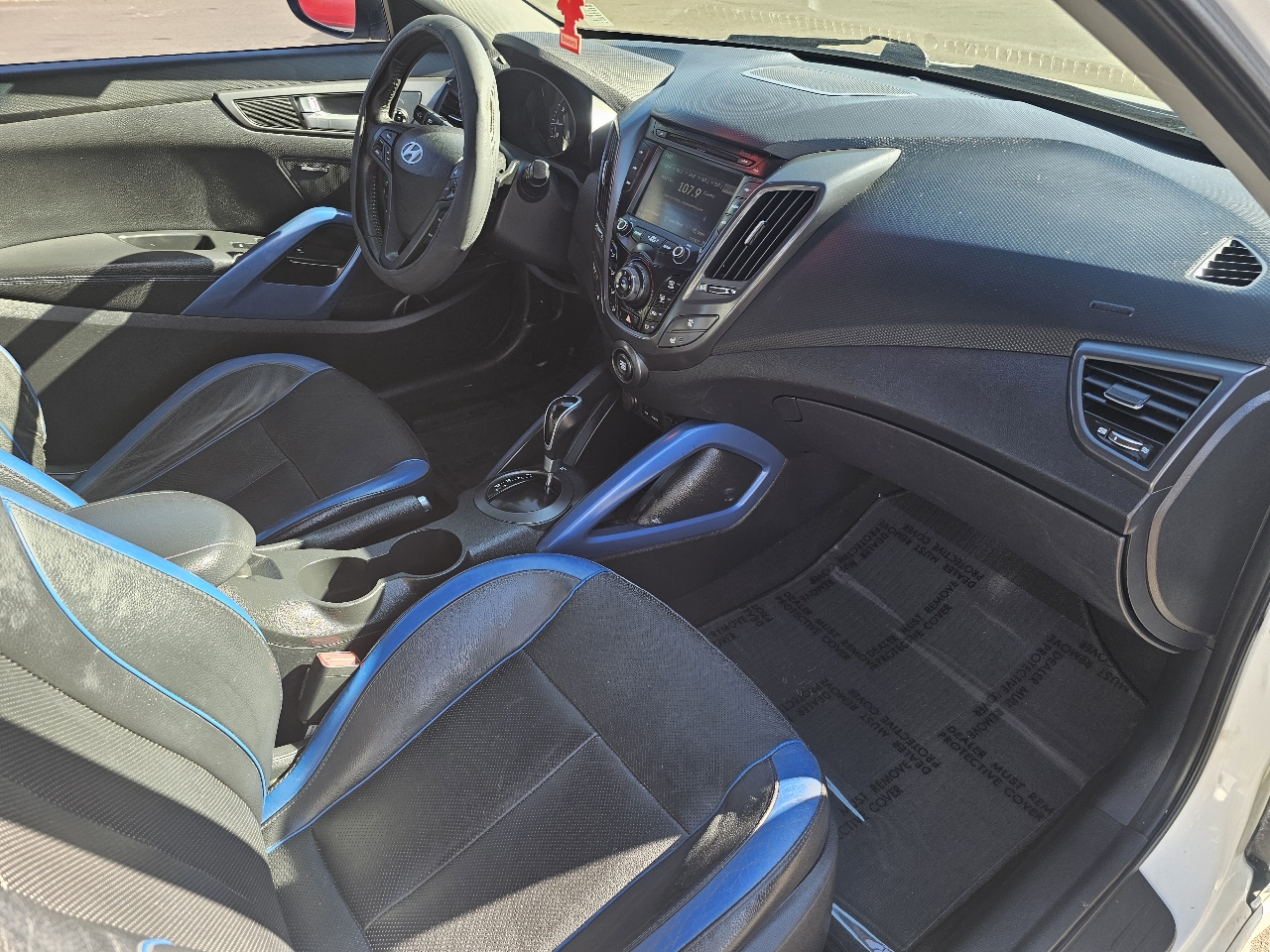 Hyundai Veloster Base 2013