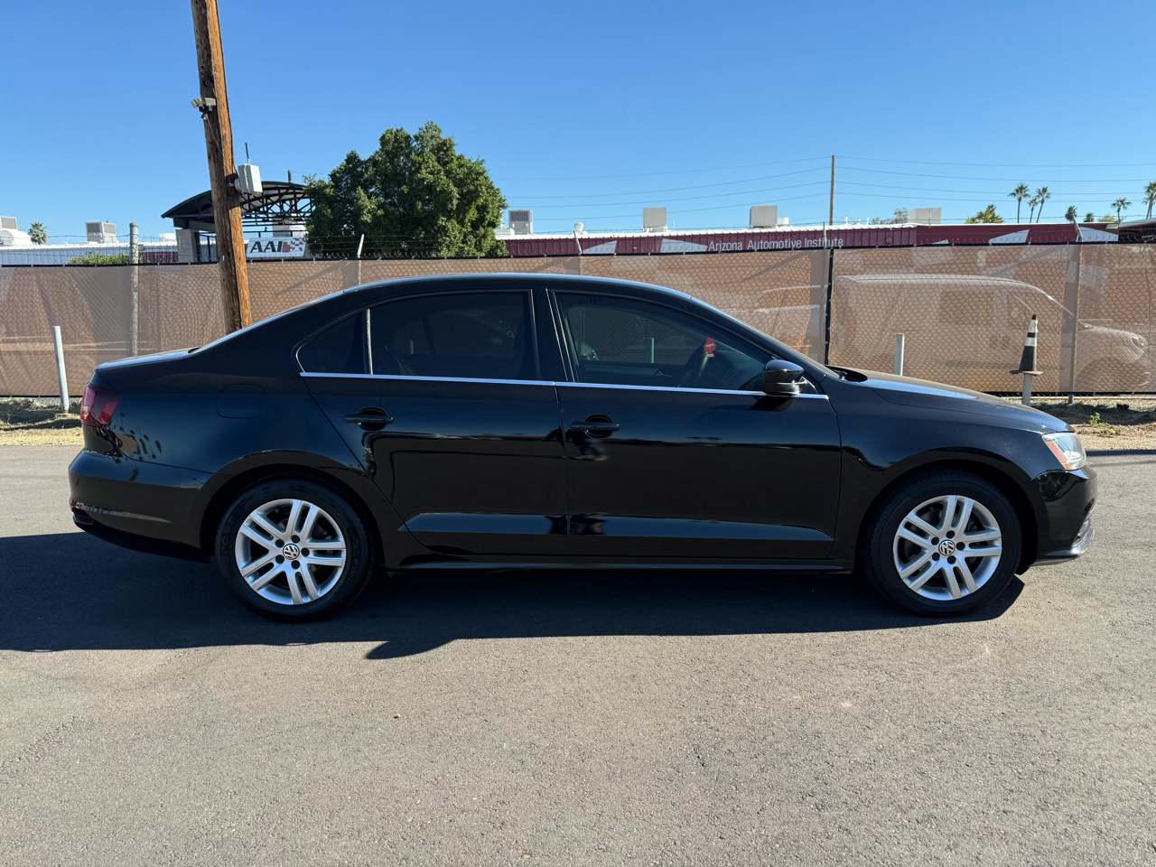 Volkswagen Jetta 1.4T S 6A 2017