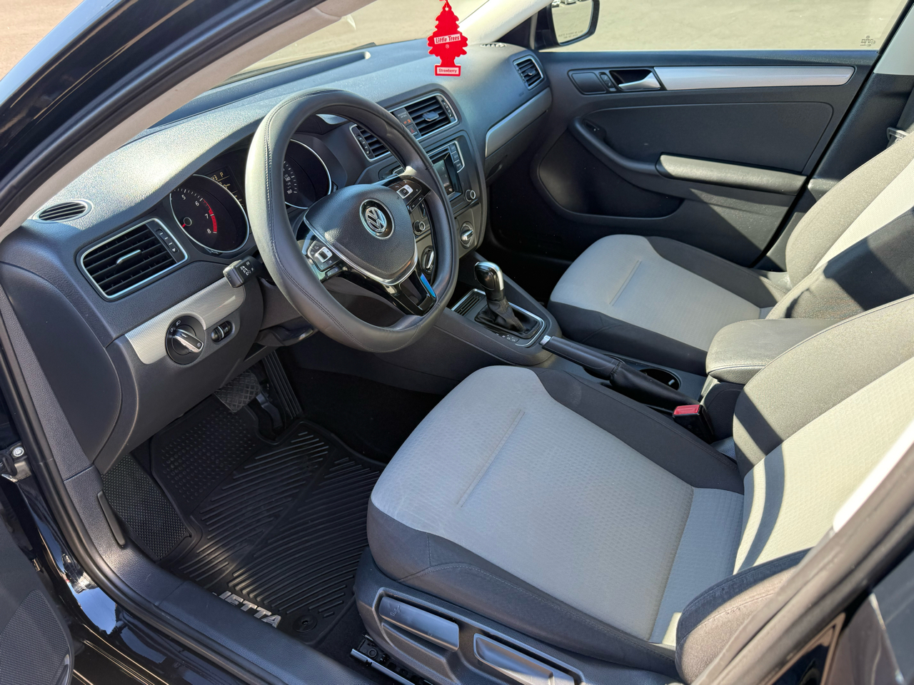 Volkswagen Jetta 1.4T S 6A 2017