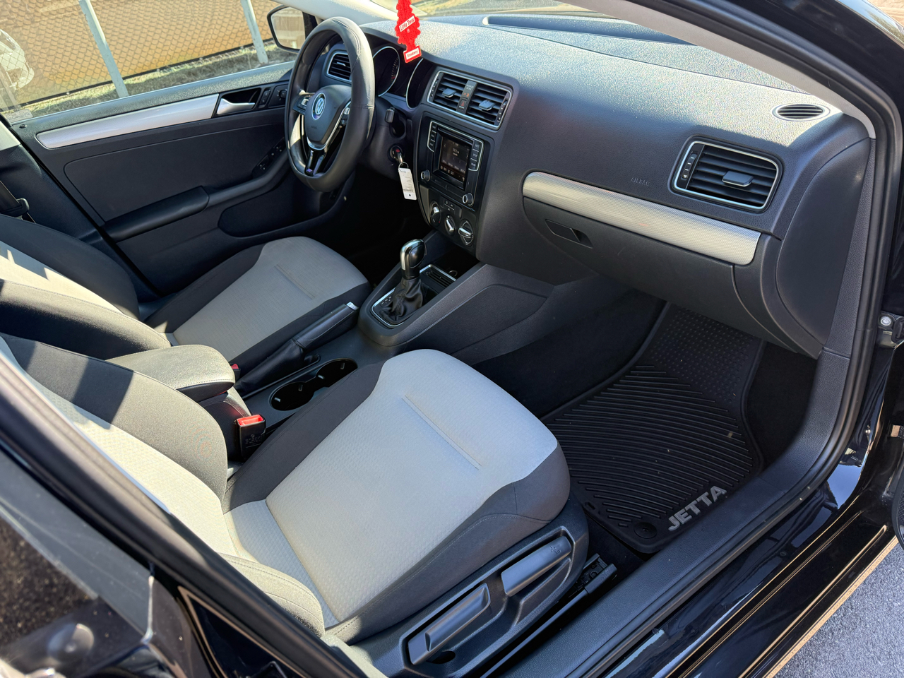 Volkswagen Jetta 1.4T S 6A 2017