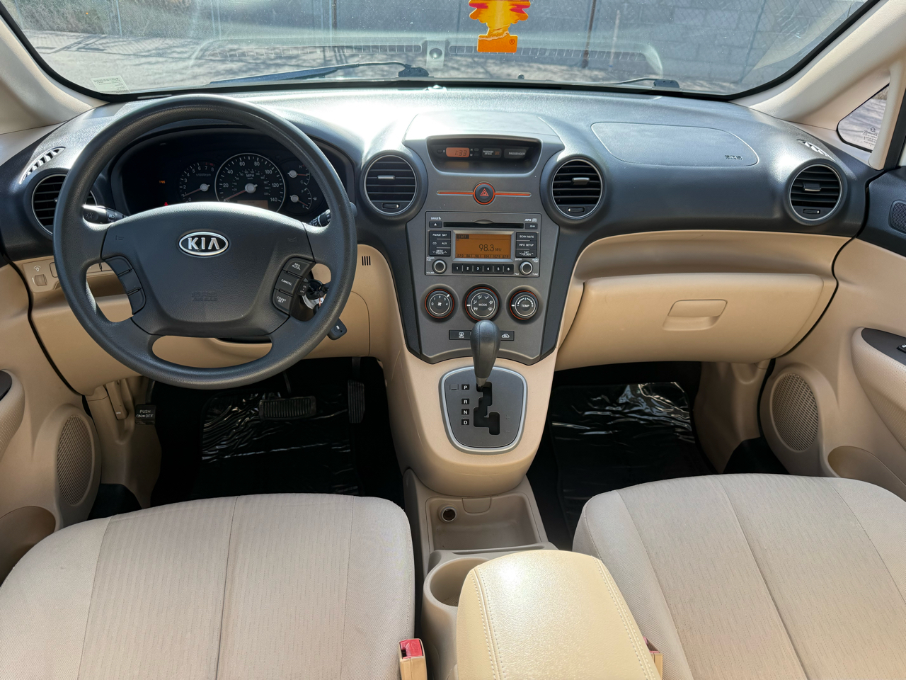 Kia Rondo LX 2010