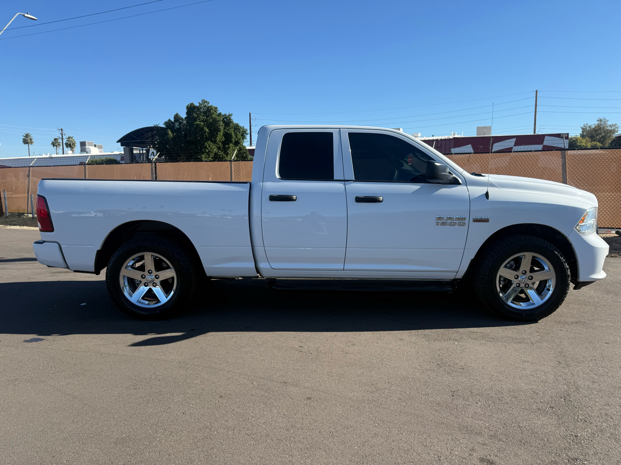RAM 1500 2WD Crew Cab 140.5" Express 2017