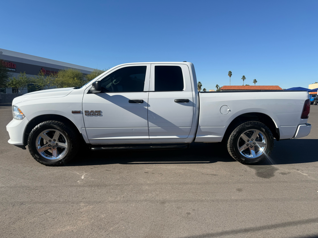 RAM 1500 2WD Crew Cab 140.5" Express 2017