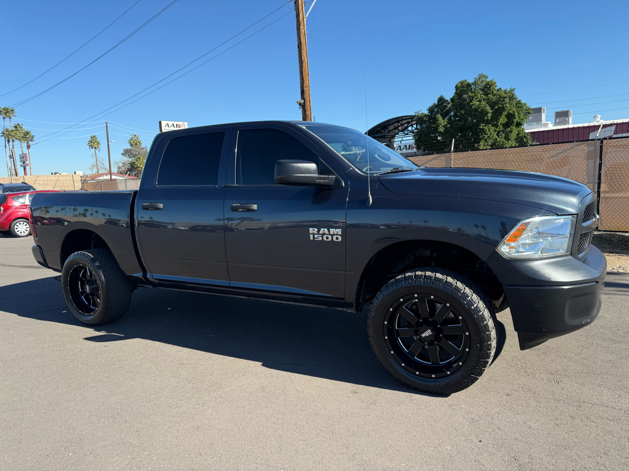 RAM 1500 2WD Crew Cab 140.5" Express 2017