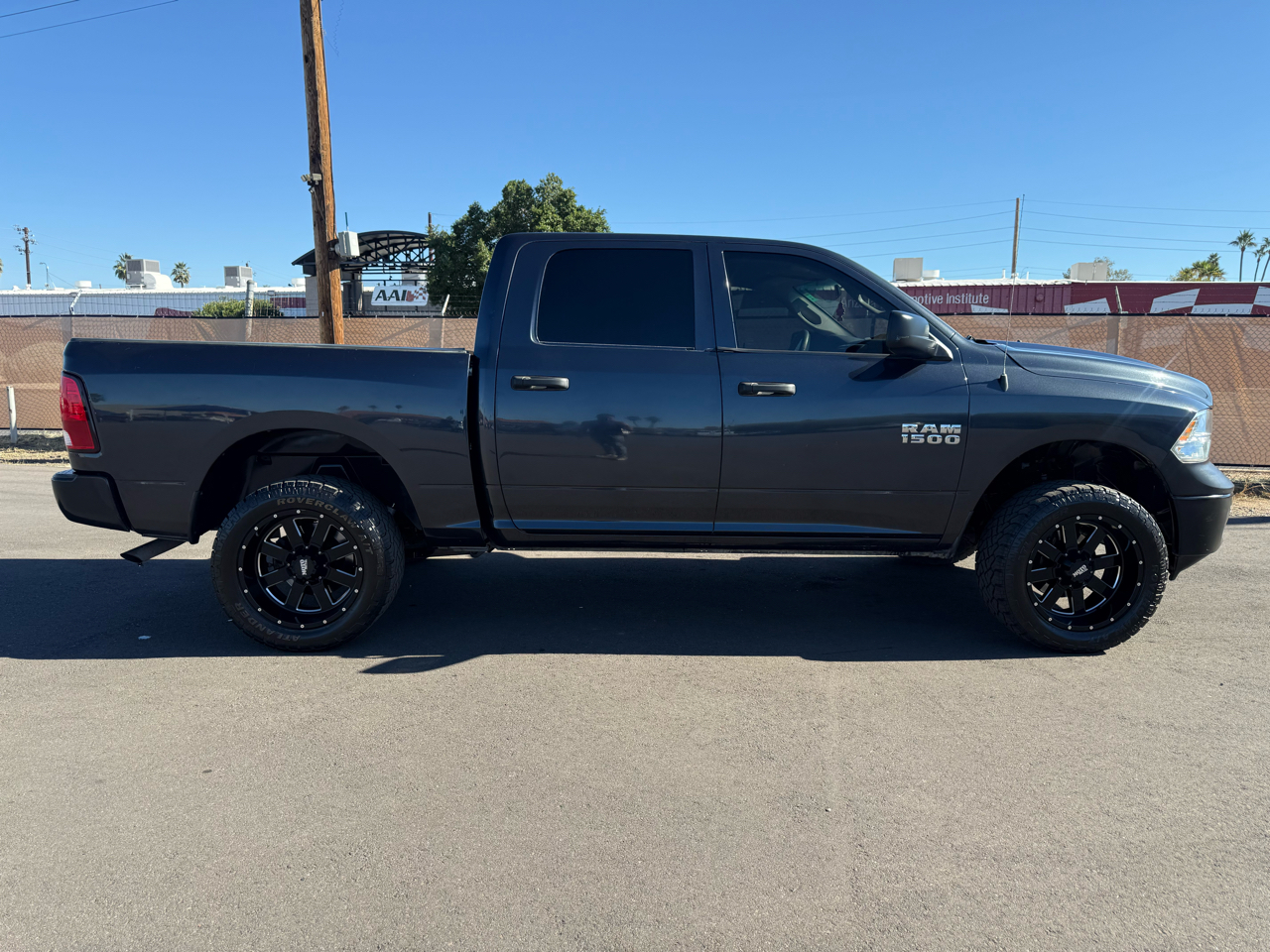 RAM 1500 2WD Crew Cab 140.5" Express 2017