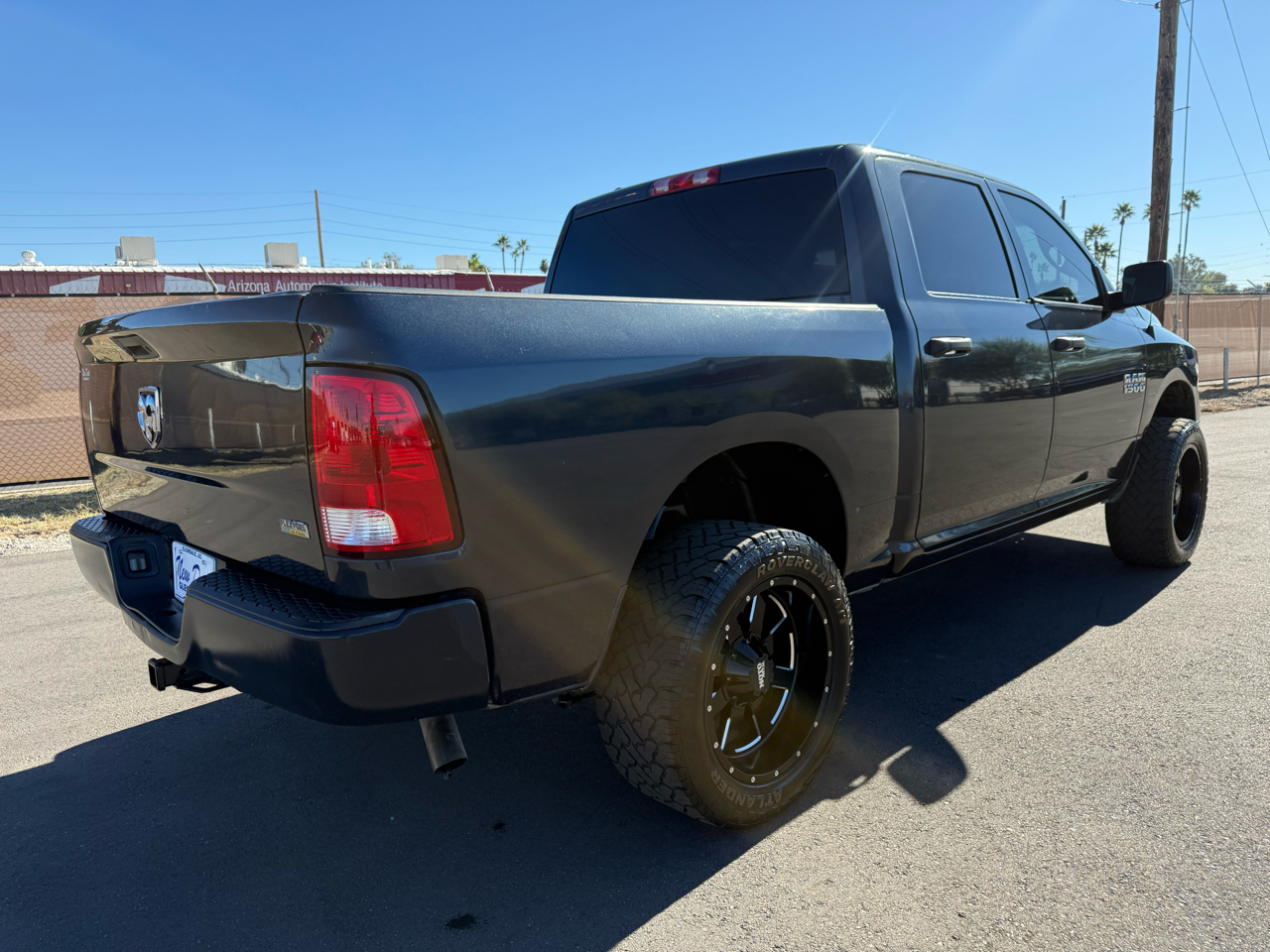 RAM 1500 2WD Crew Cab 140.5" Express 2017