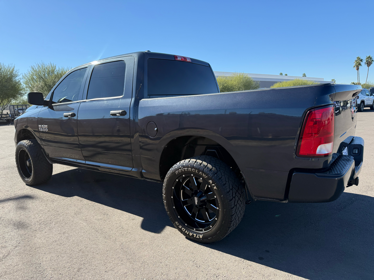 RAM 1500 2WD Crew Cab 140.5" Express 2017