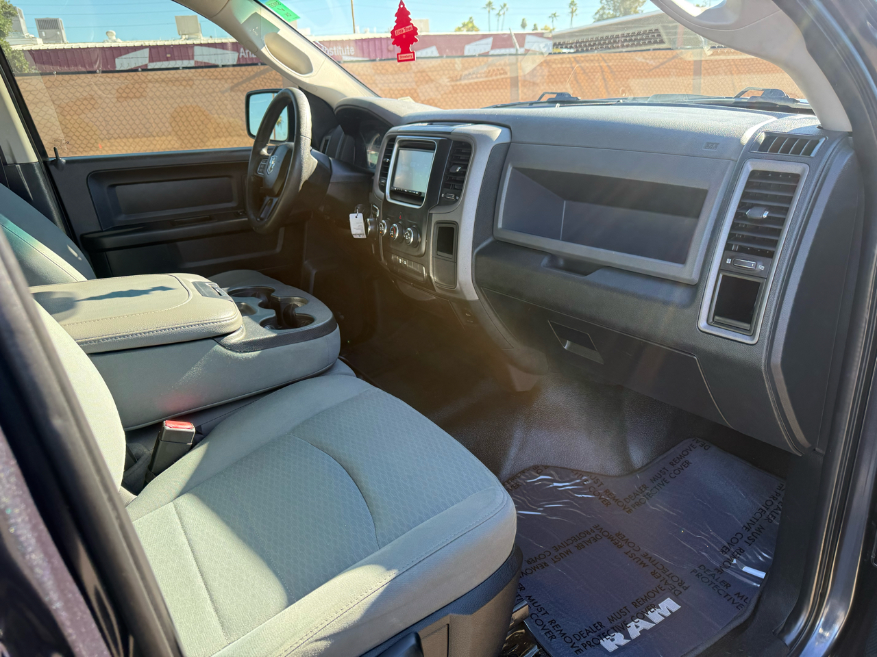 RAM 1500 2WD Crew Cab 140.5" Express 2017