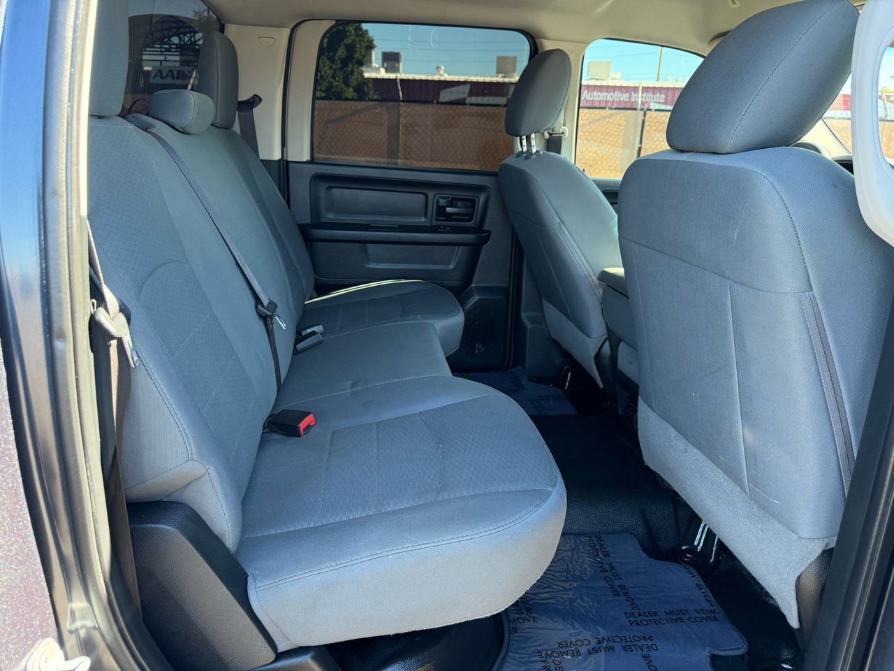 RAM 1500 2WD Crew Cab 140.5" Express 2017