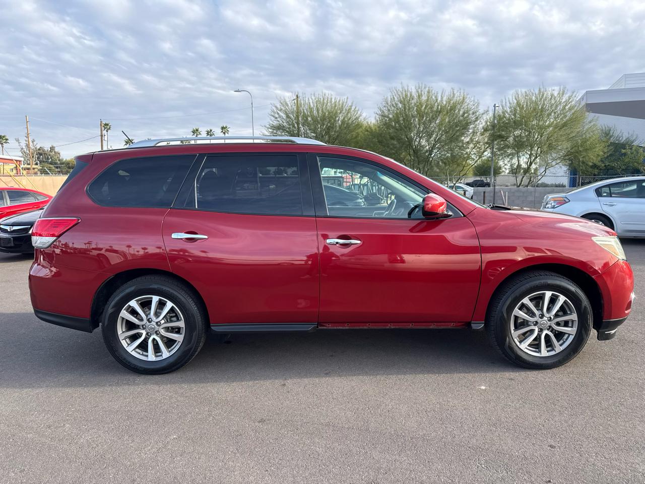 Nissan Pathfinder SV 2WD 2015