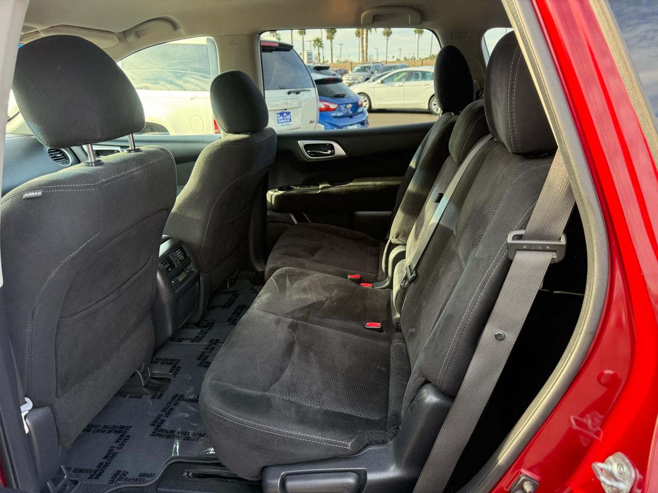 Nissan Pathfinder SV 2WD 2015