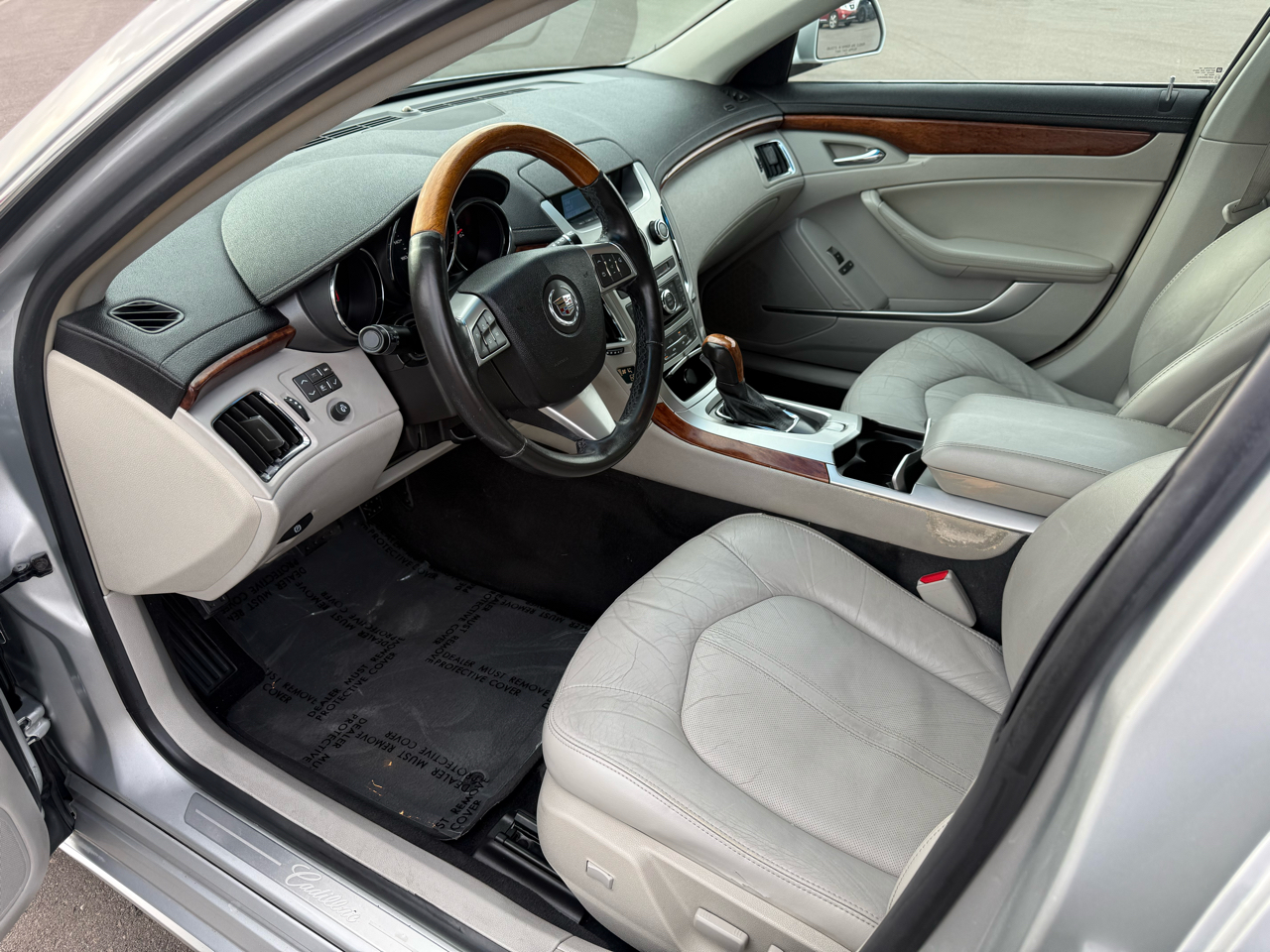 Cadillac CTS 3.0L Luxury AWD 2010