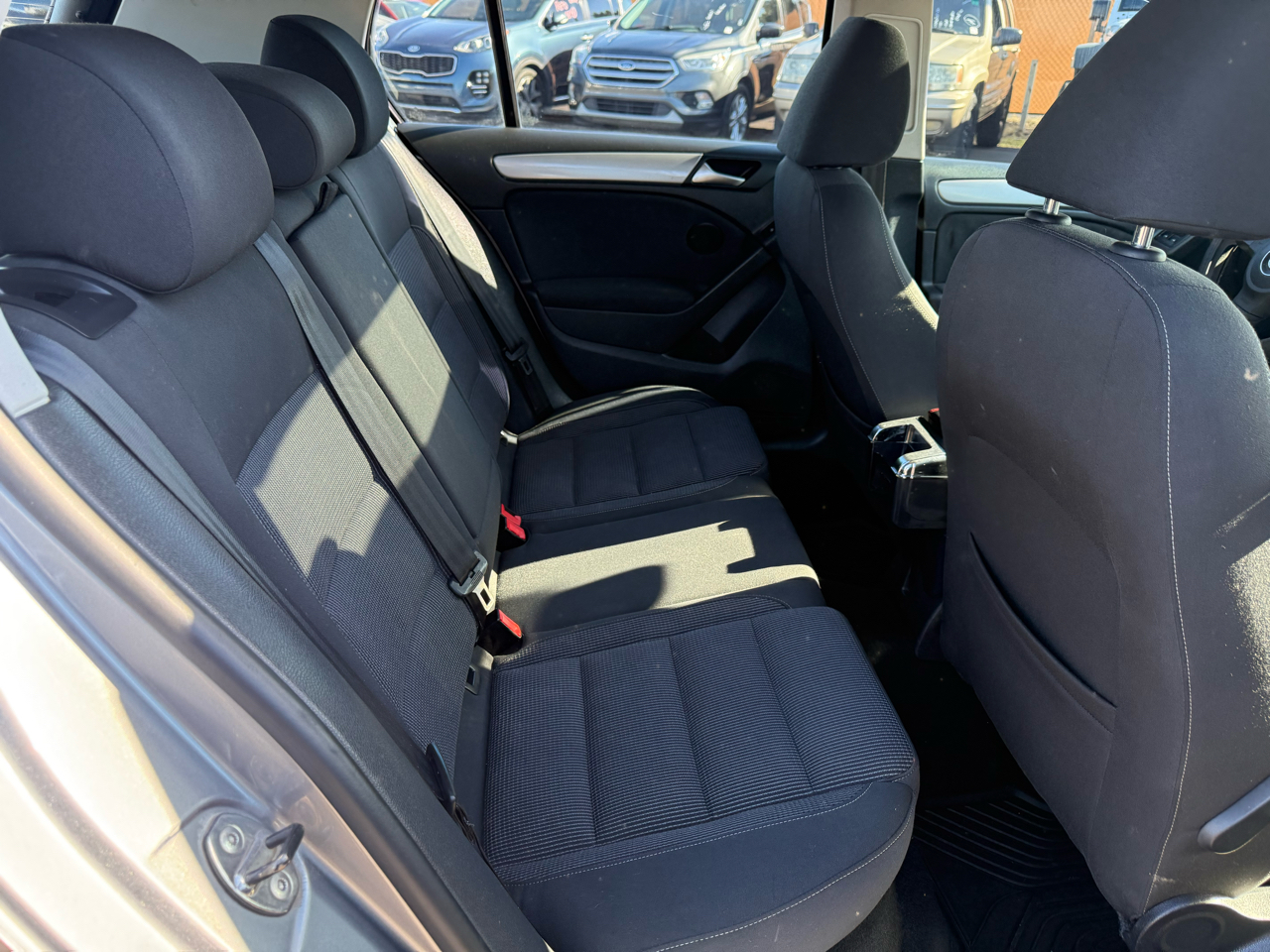 Volkswagen Golf 2.5L 4-Door PZEV 2011