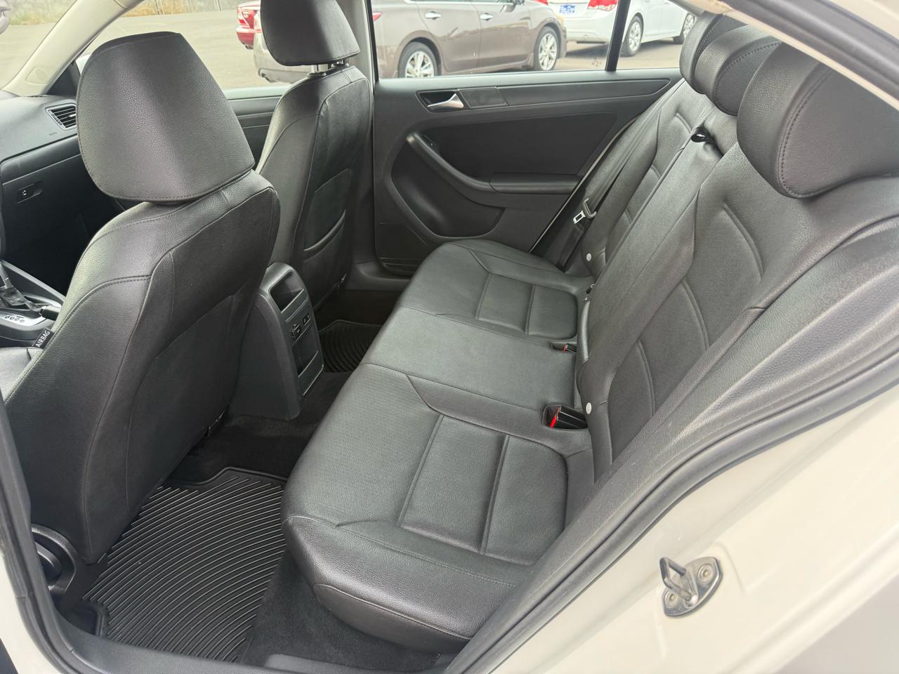 Volkswagen Jetta SE PZEV 2011