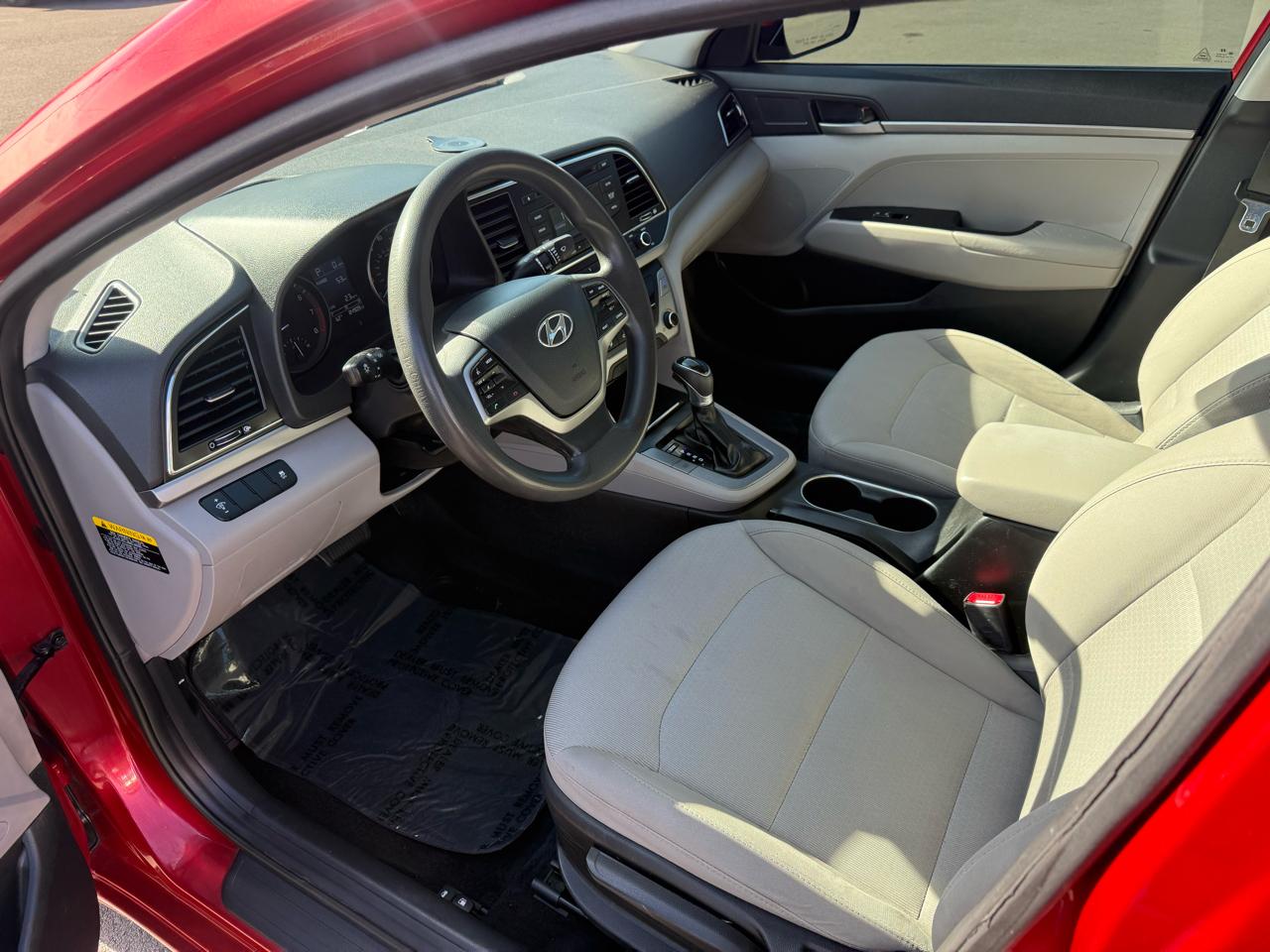 Hyundai Elantra SE 6AT 2018