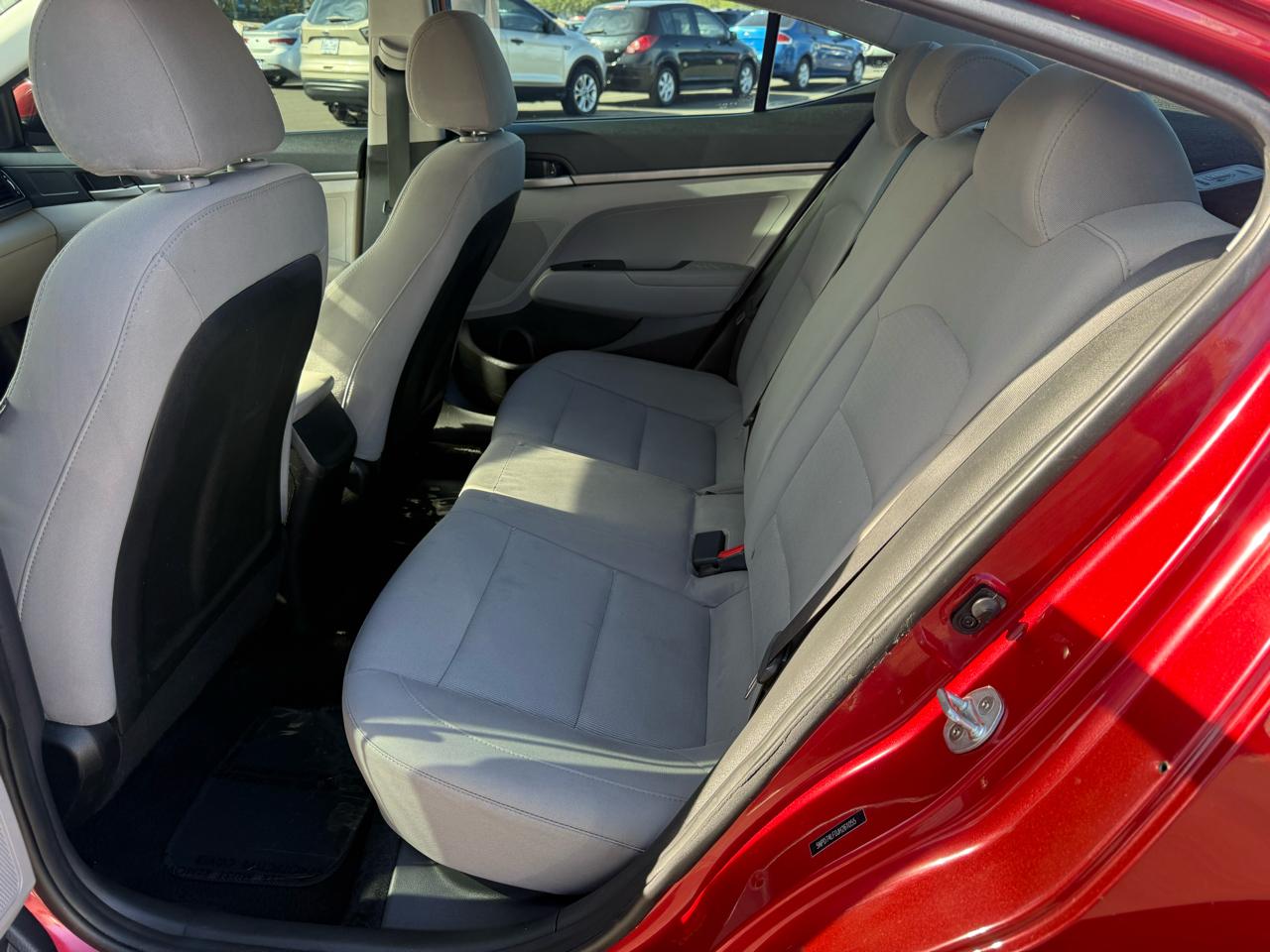 Hyundai Elantra SE 6AT 2018