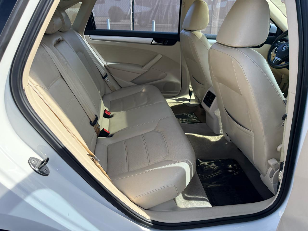 Volkswagen Passat 2.0L TDI SEL Premium 2013